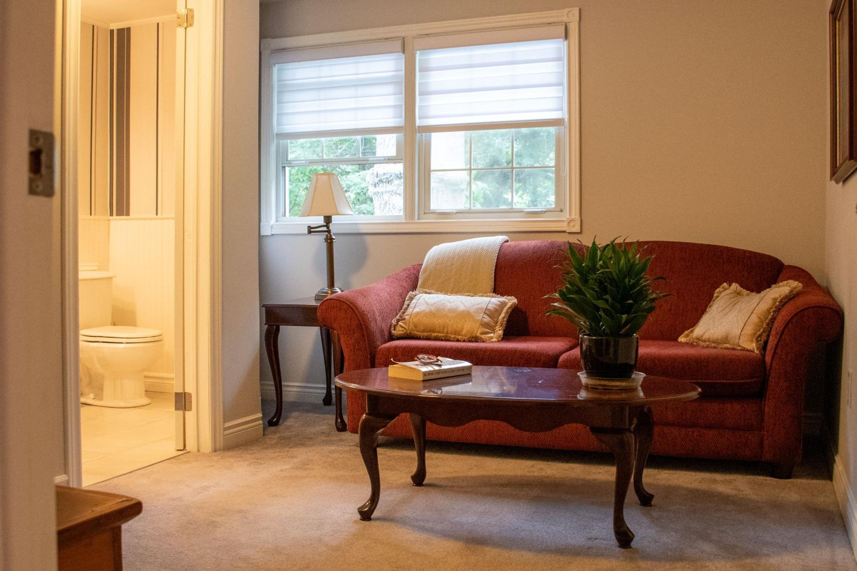 Upper Canada Coach House - Property Image 13