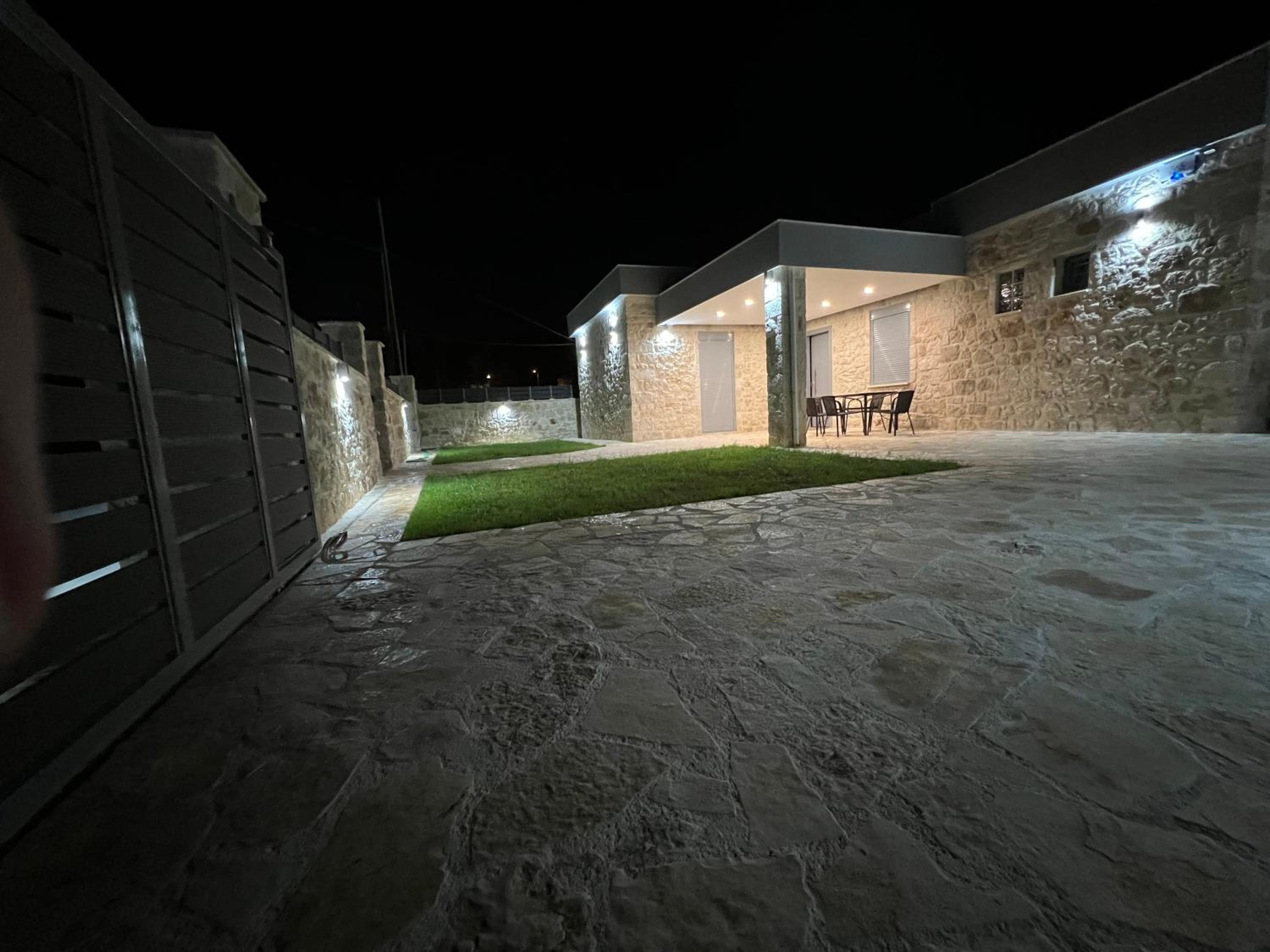AG Stone Home - Idyllic Beachside Villa in Isthmia