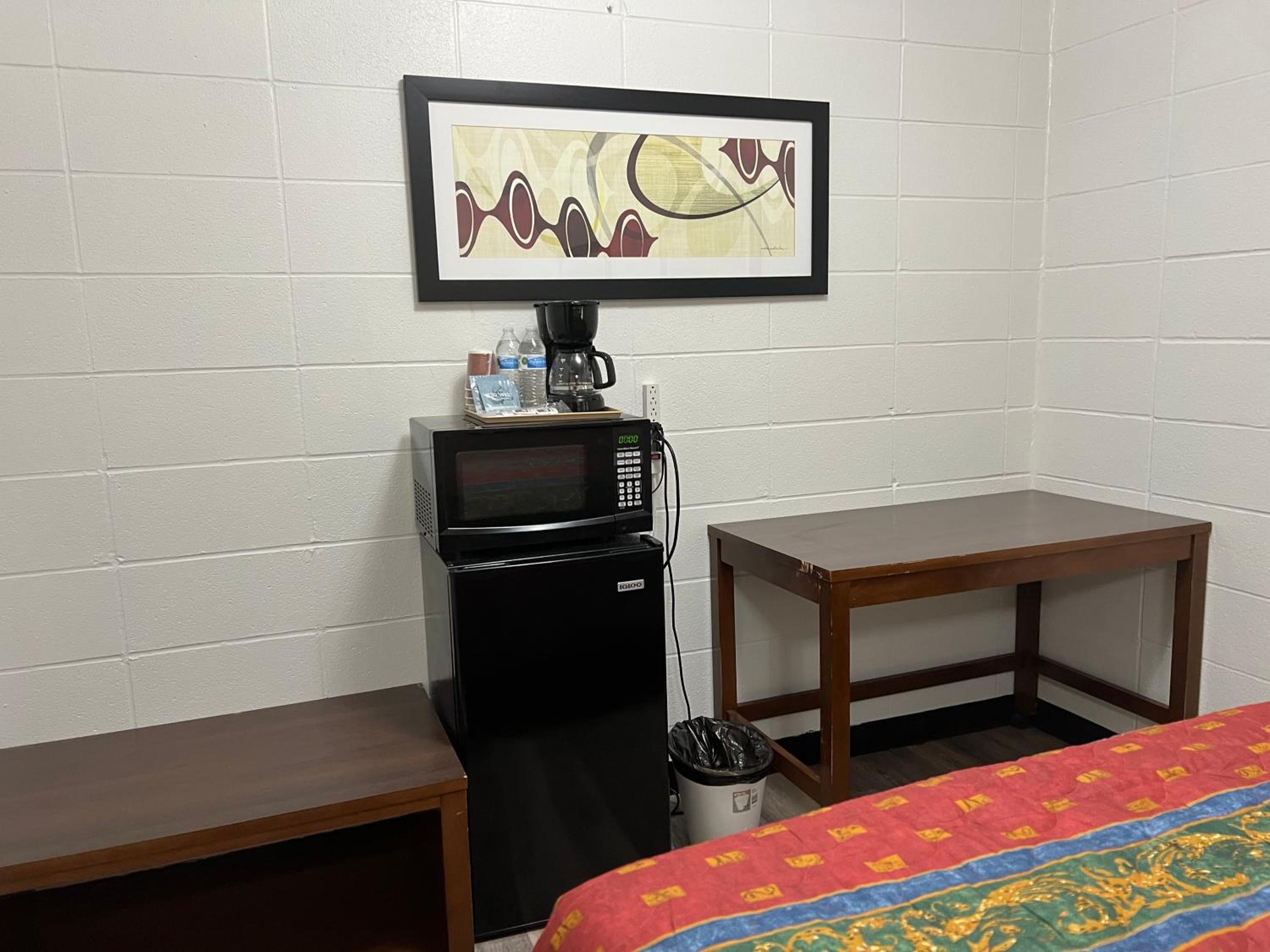 Driftwood Inn and Lodge by the lake - Property Image 9