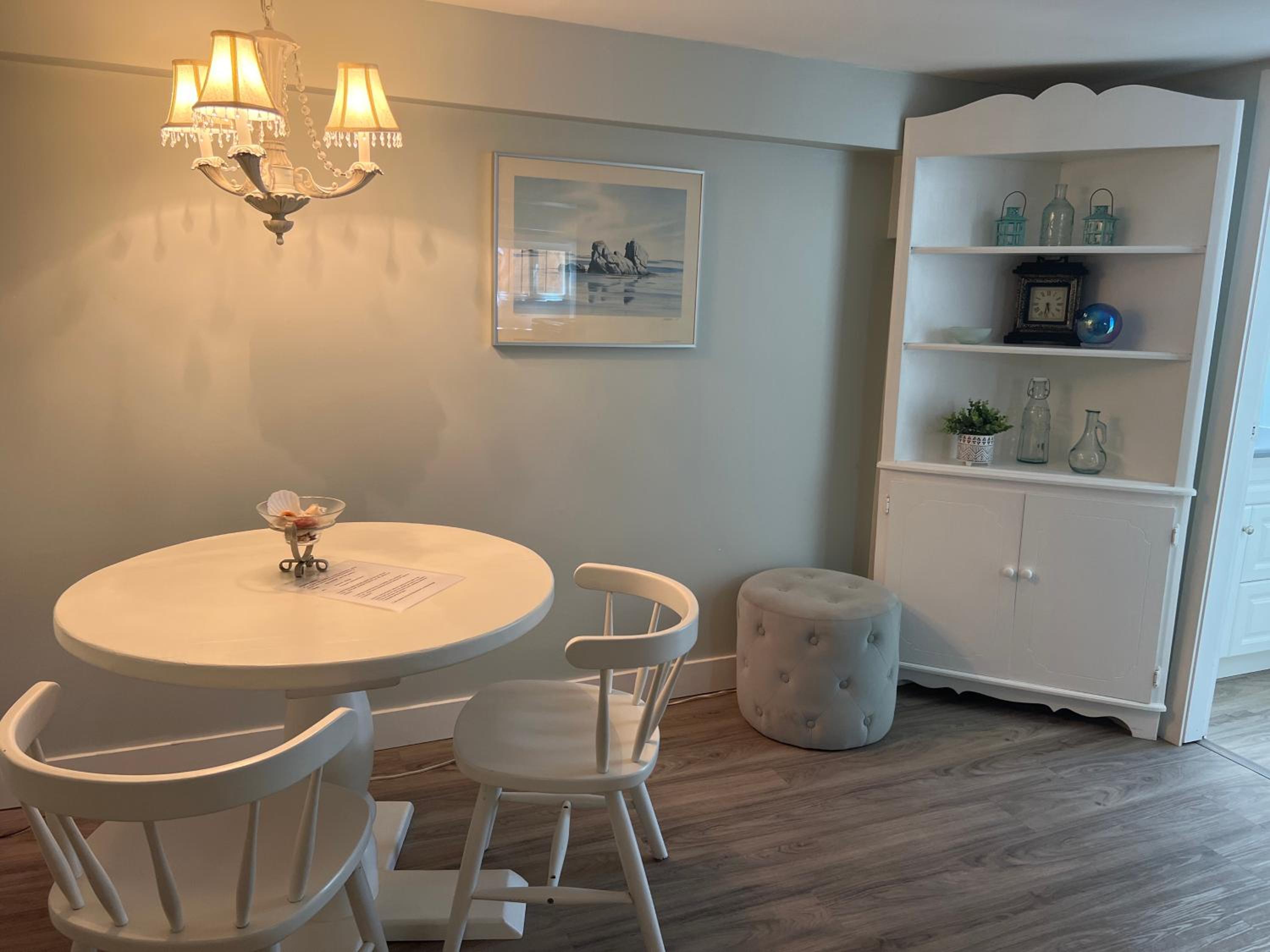 Quaint 1 bedroom lower suite in Victoria, BC
