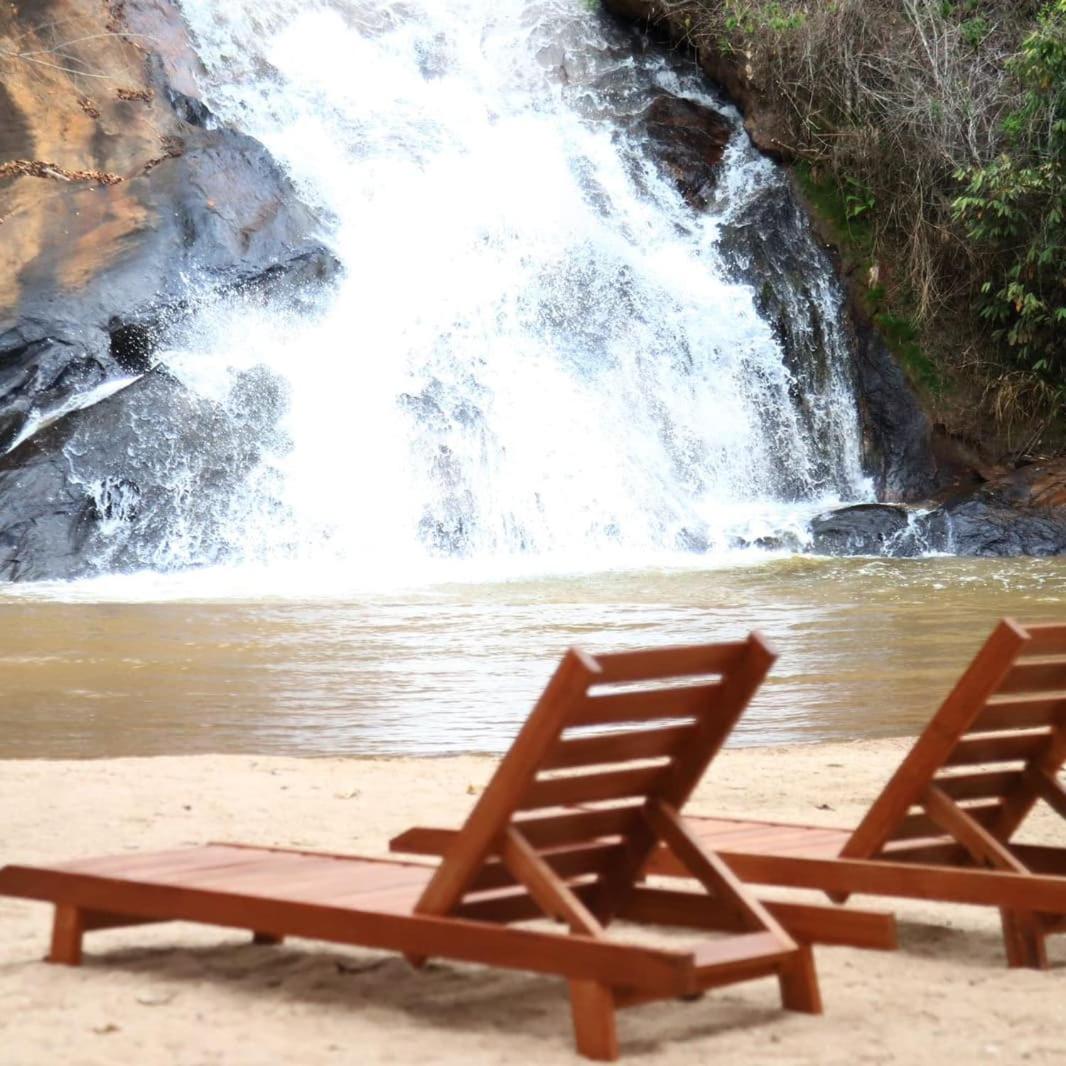 CASA DE CAMPO Banheira, Lareira e Cachoeira