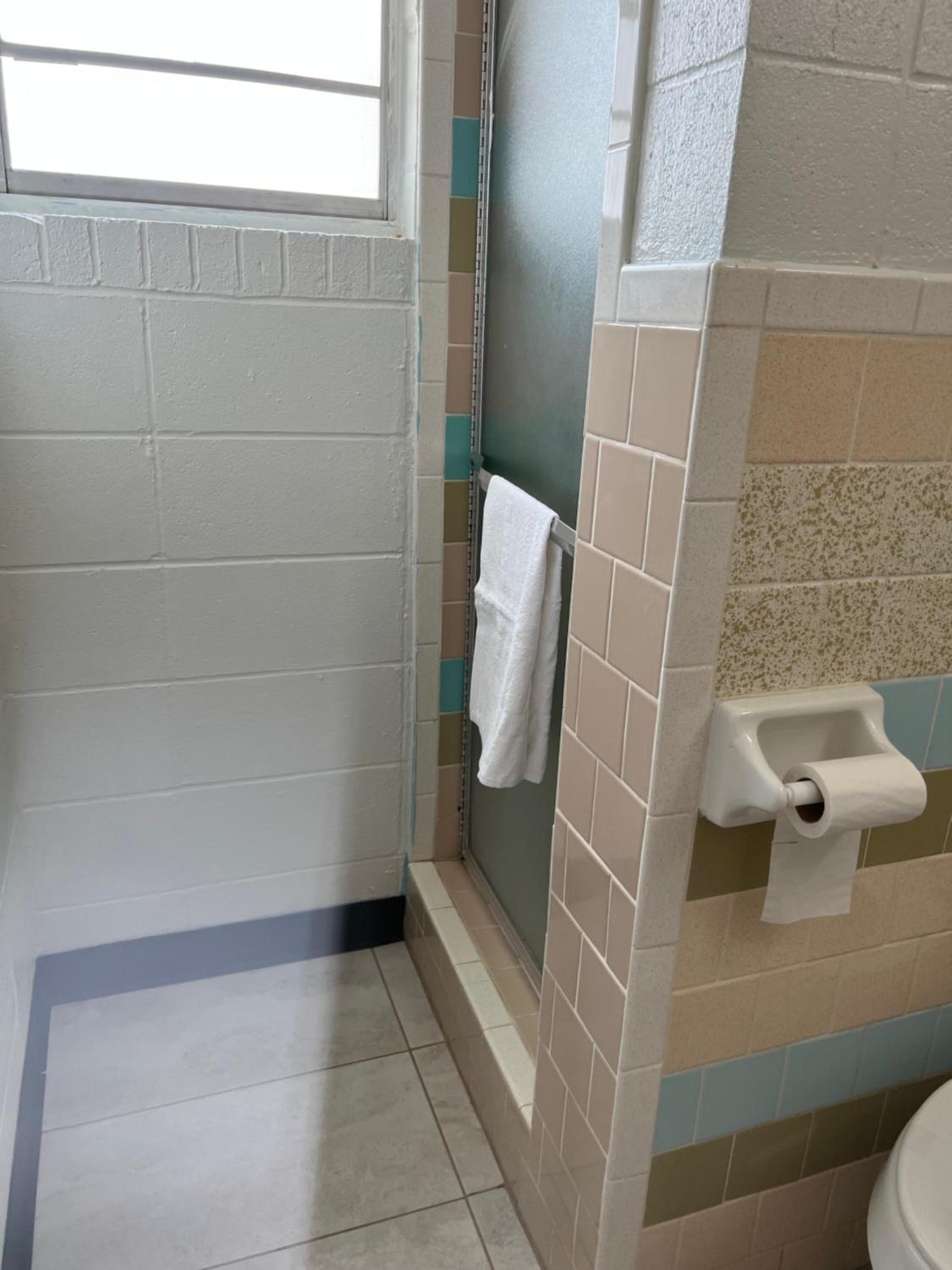 Driftwood Inn and Lodge by the lake - Property Image 82