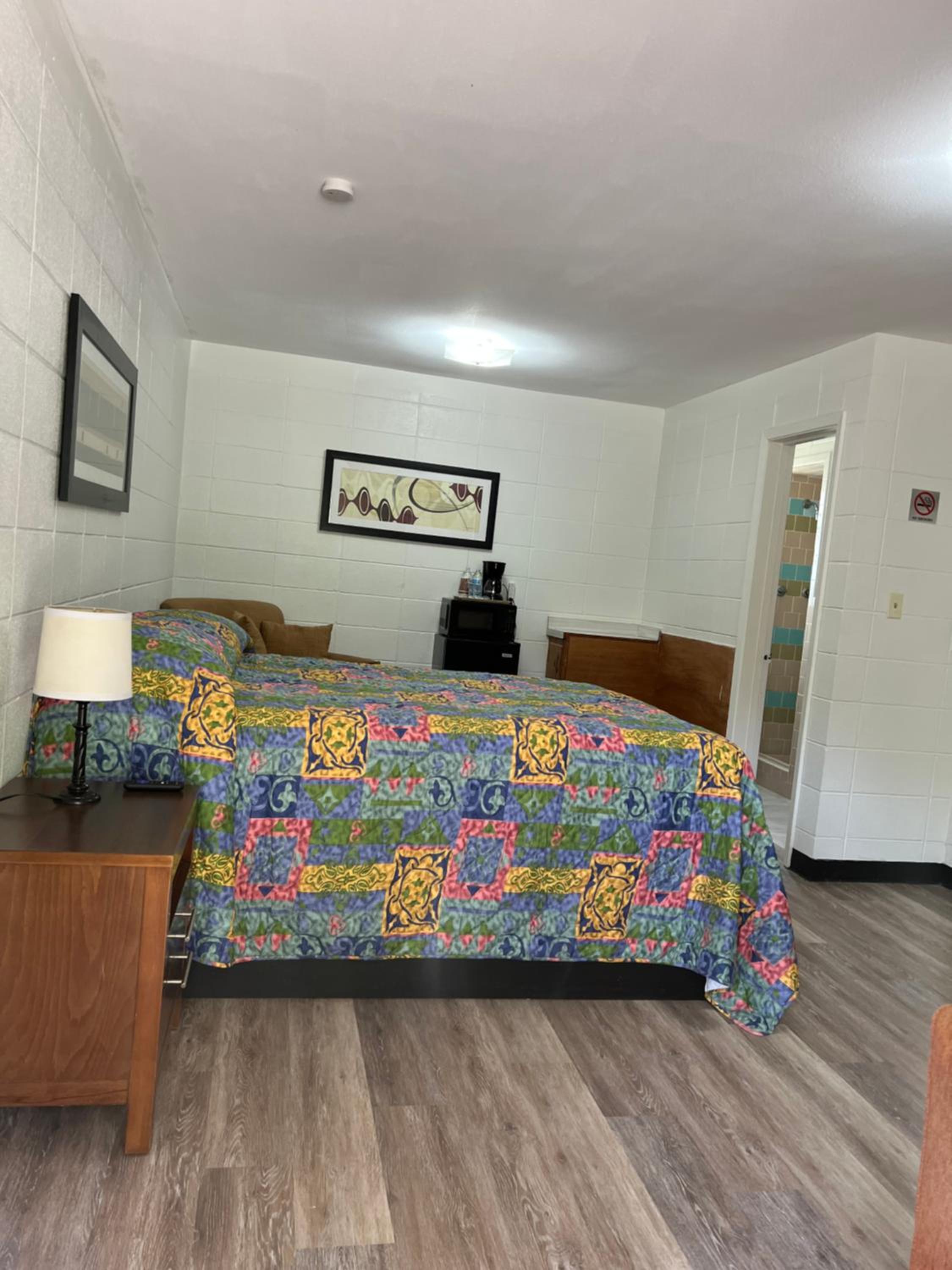 Driftwood Inn and Lodge by the lake - Property Image 26