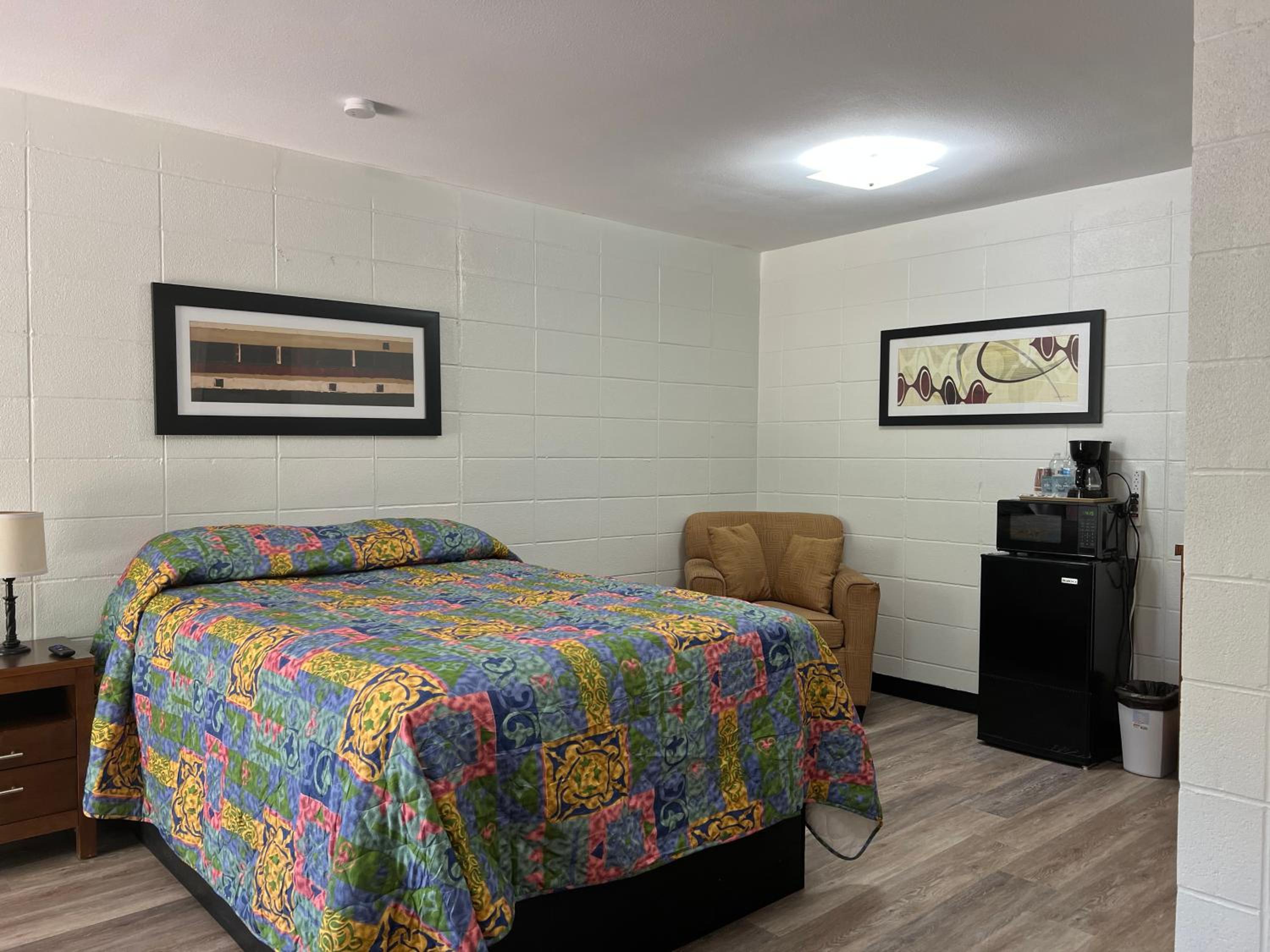 Driftwood Inn and Lodge by the lake - Property Image 22