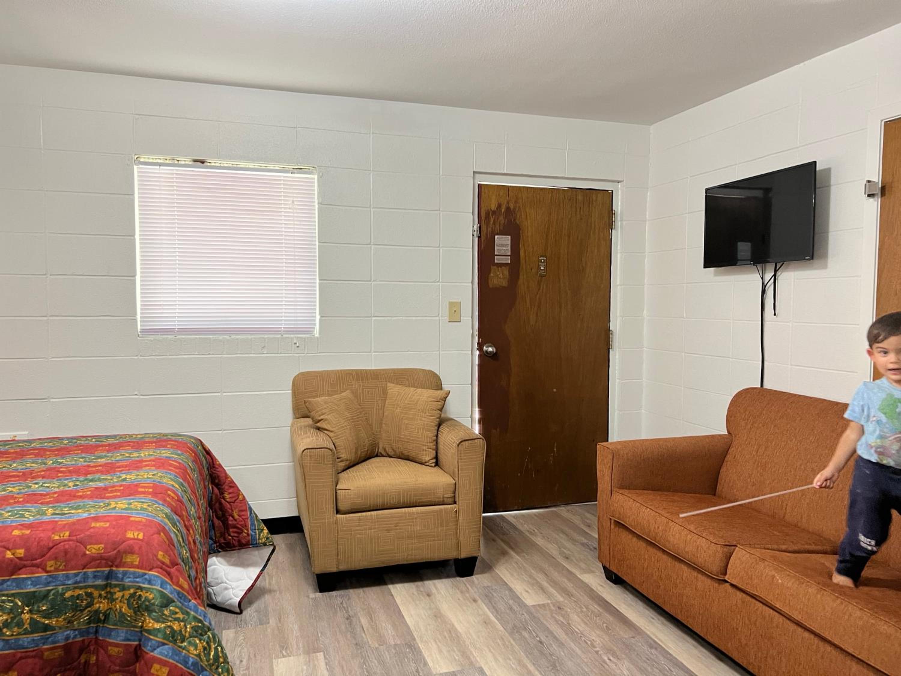 Driftwood Inn and Lodge by the lake - Property Image 35