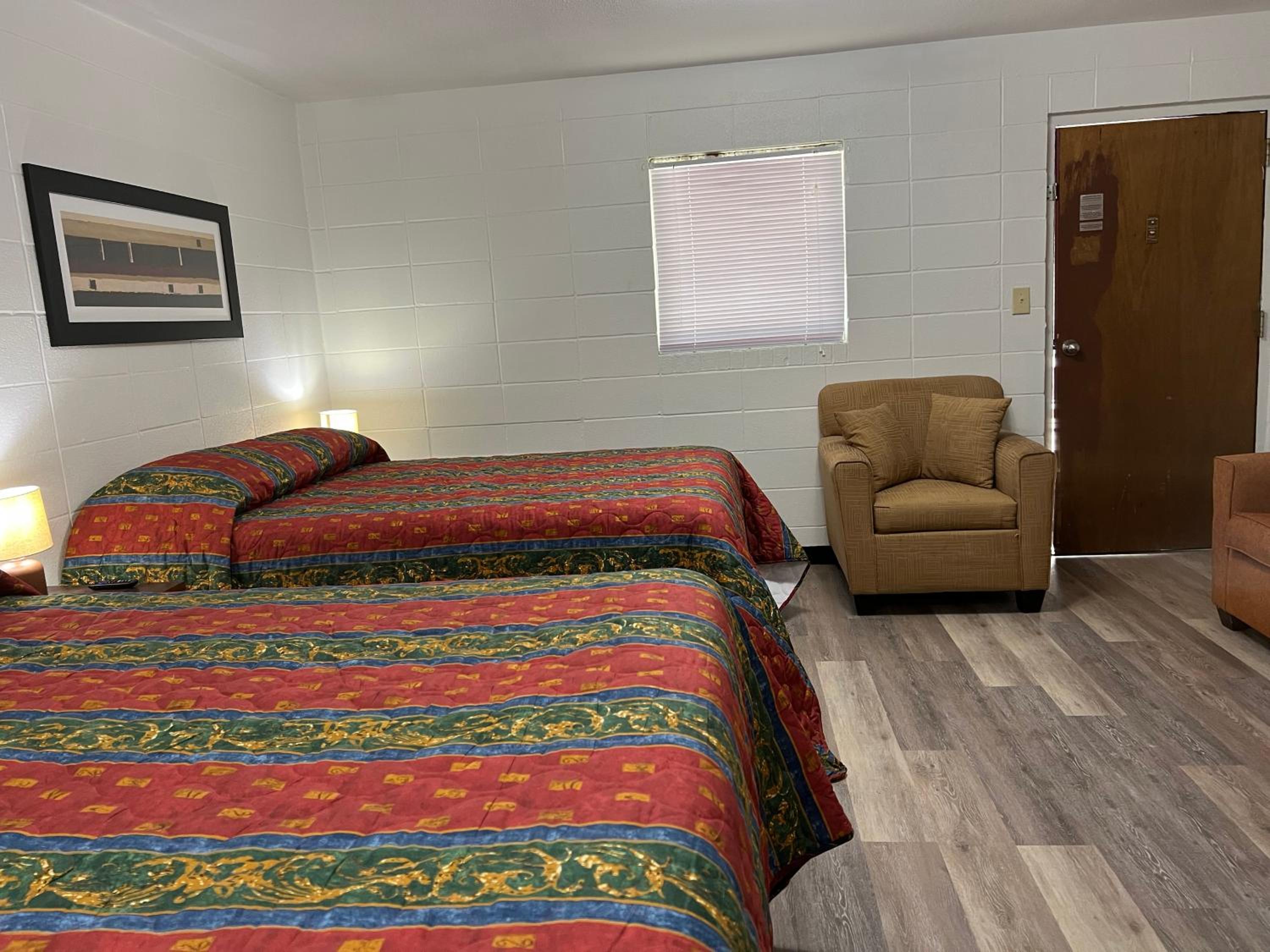 Driftwood Inn and Lodge by the lake - Property Image 28