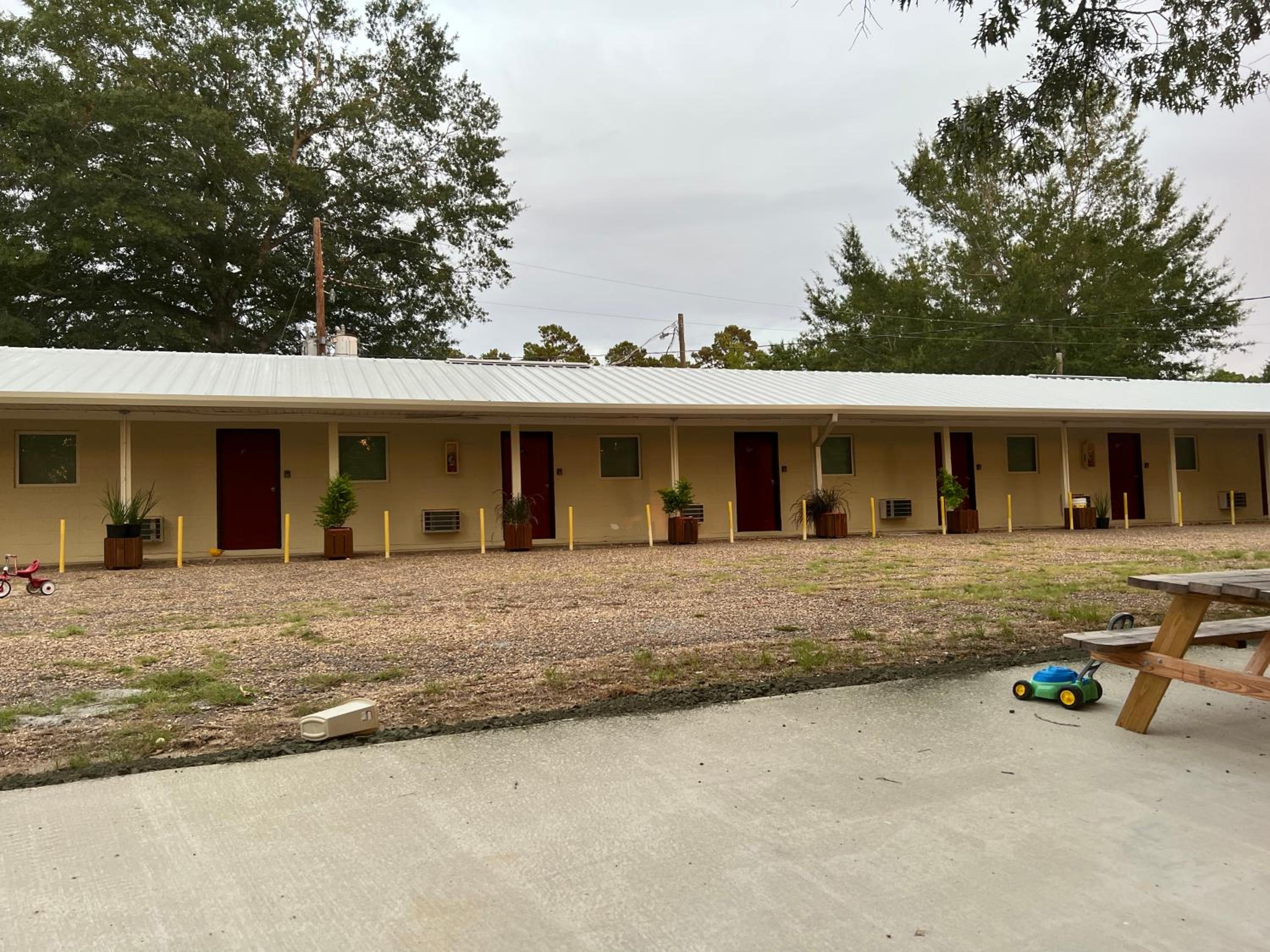 Driftwood Inn and Lodge by the lake - Property Image 25