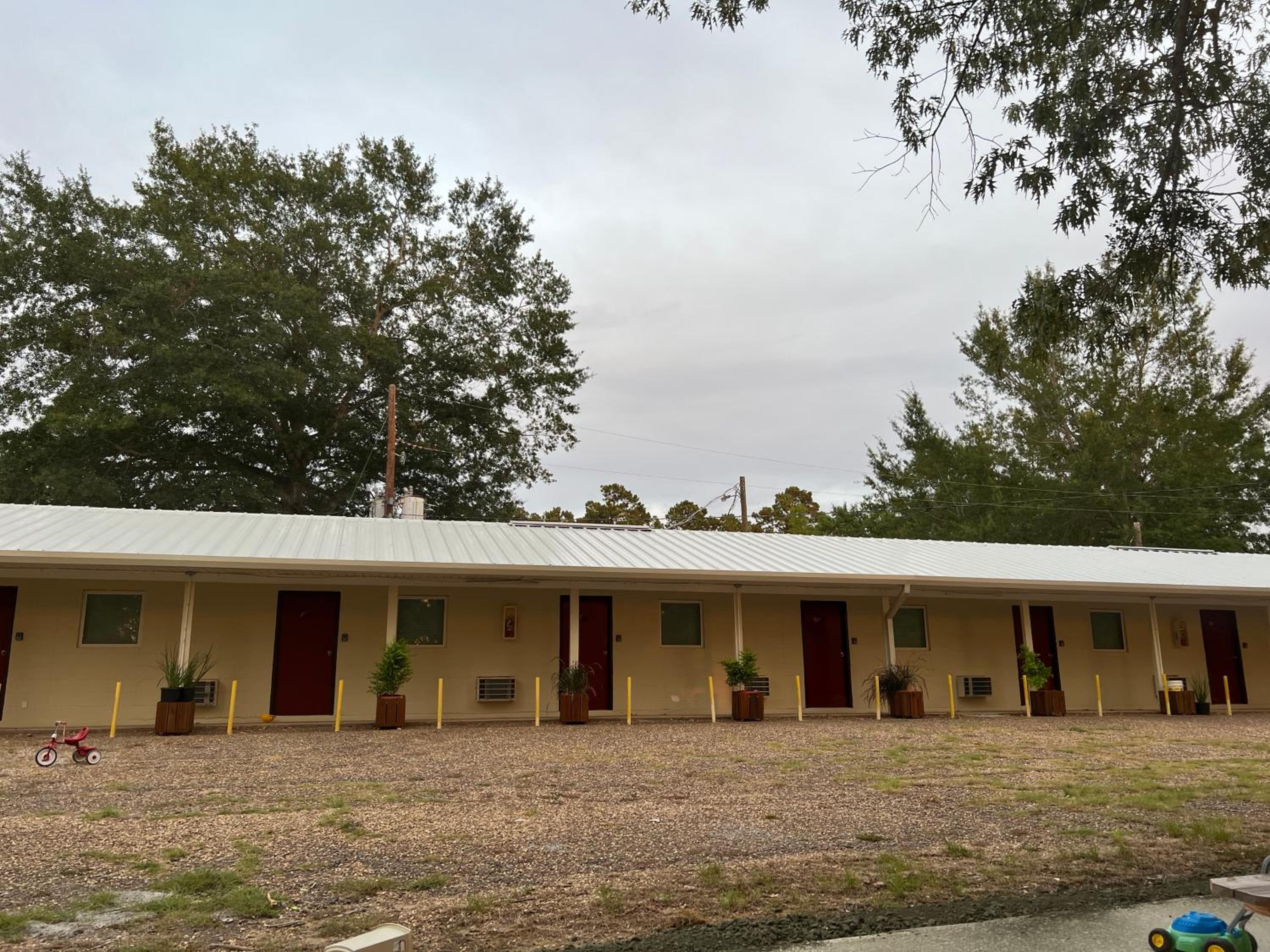 Driftwood Inn and Lodge by the lake - Property Image 24