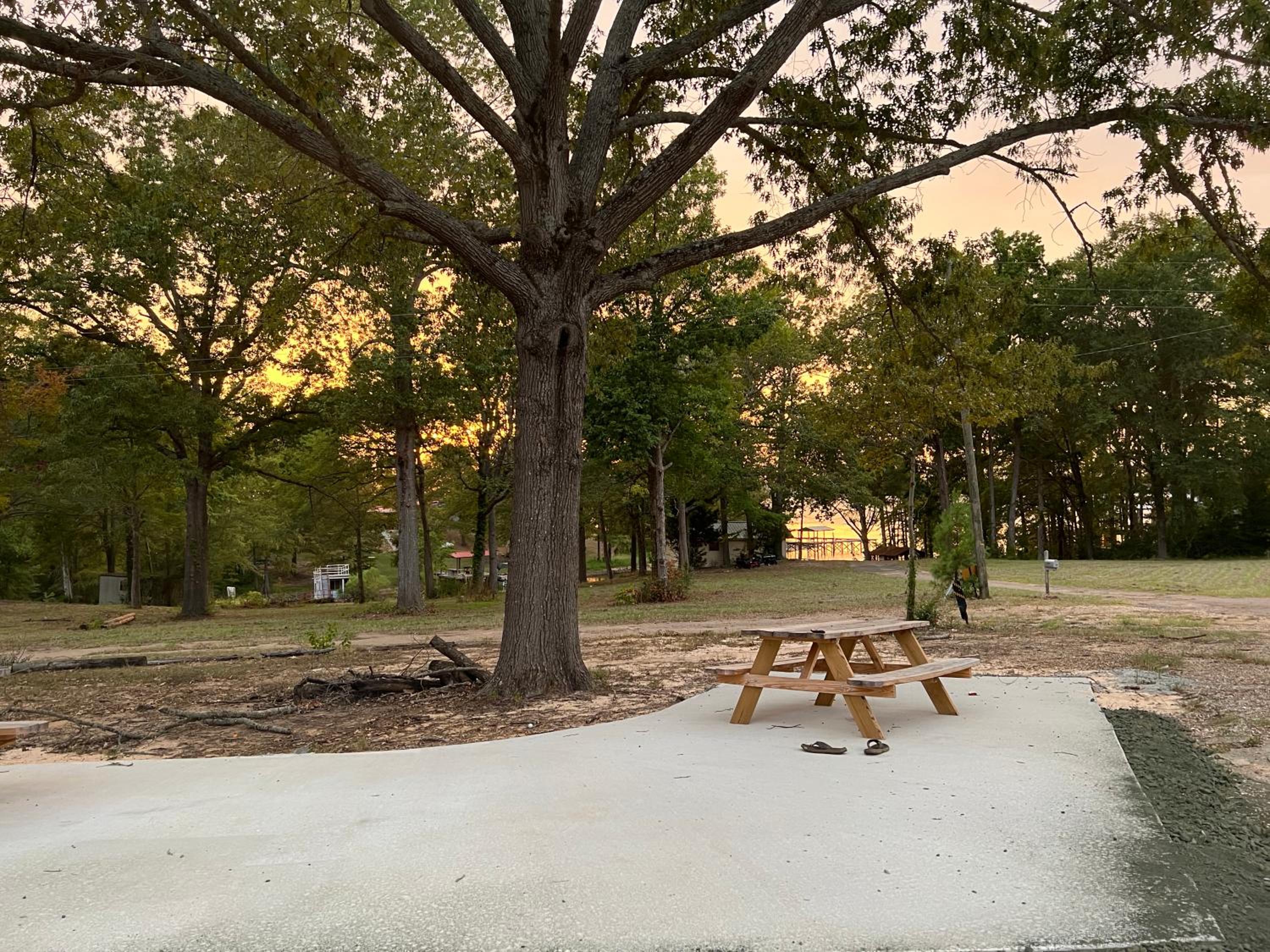 Driftwood Inn and Lodge by the lake - Property Image 54