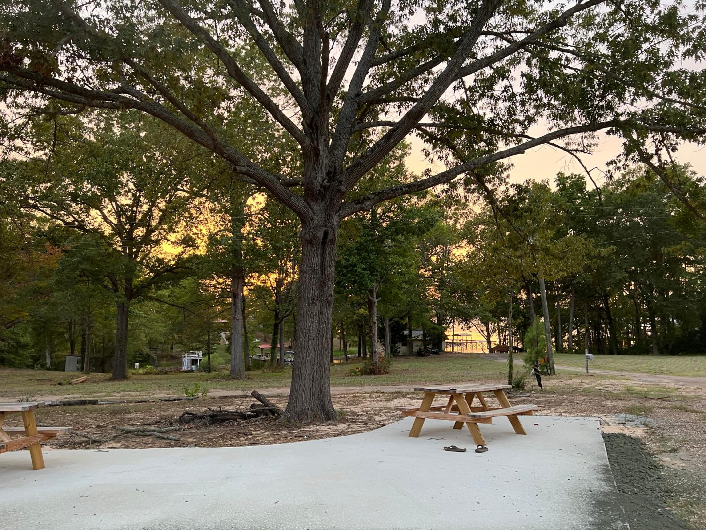 Driftwood Inn and Lodge by the lake - Property Image 83