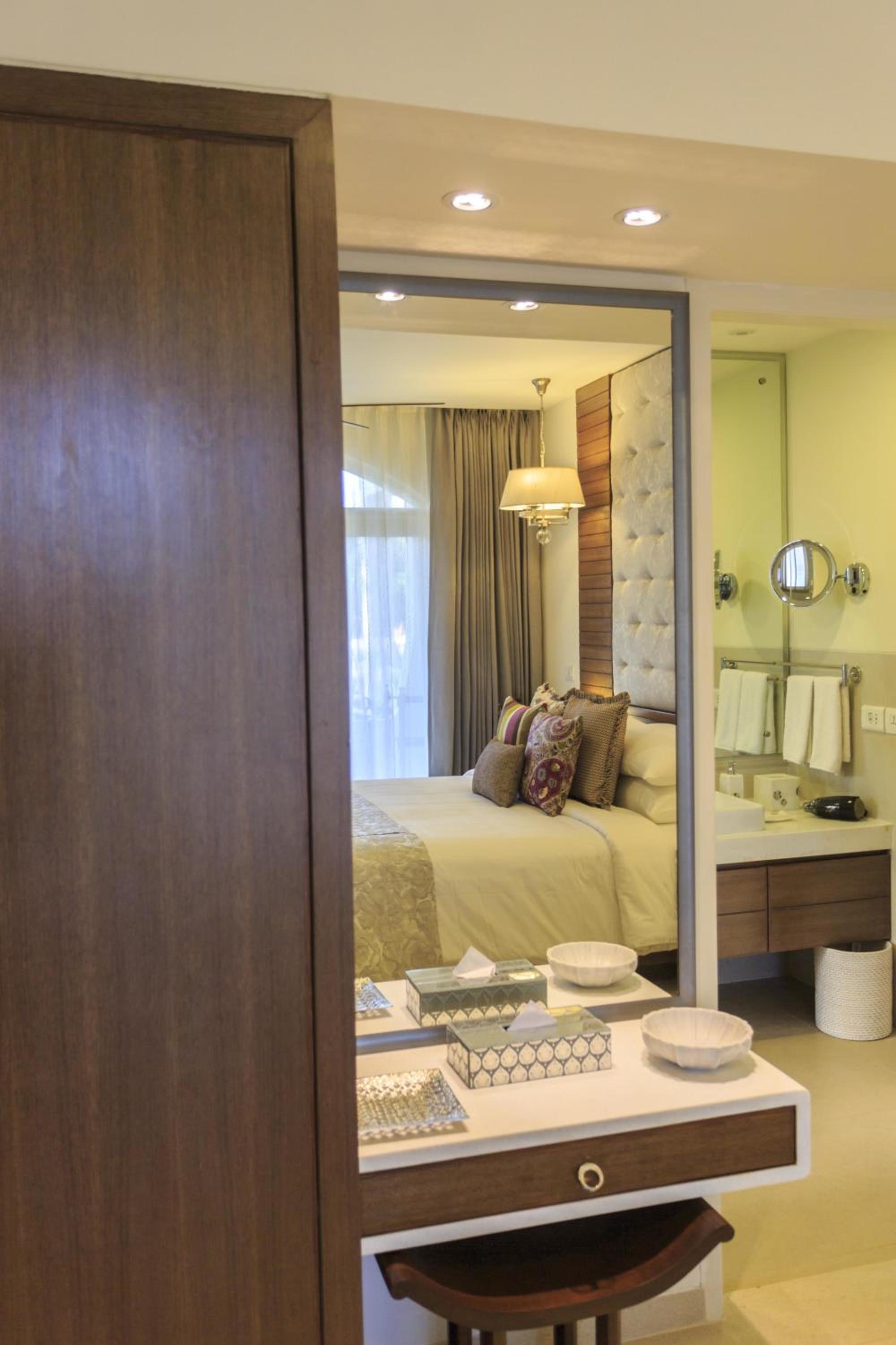 Acron Waterfront Resort