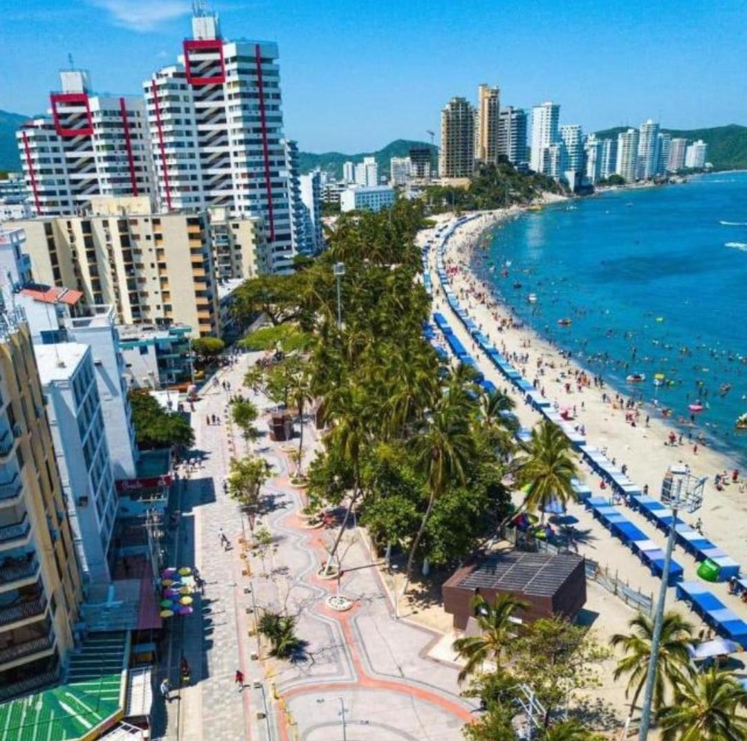 Aptartamentos Temáticos con balcón panorámico frente a la Playa