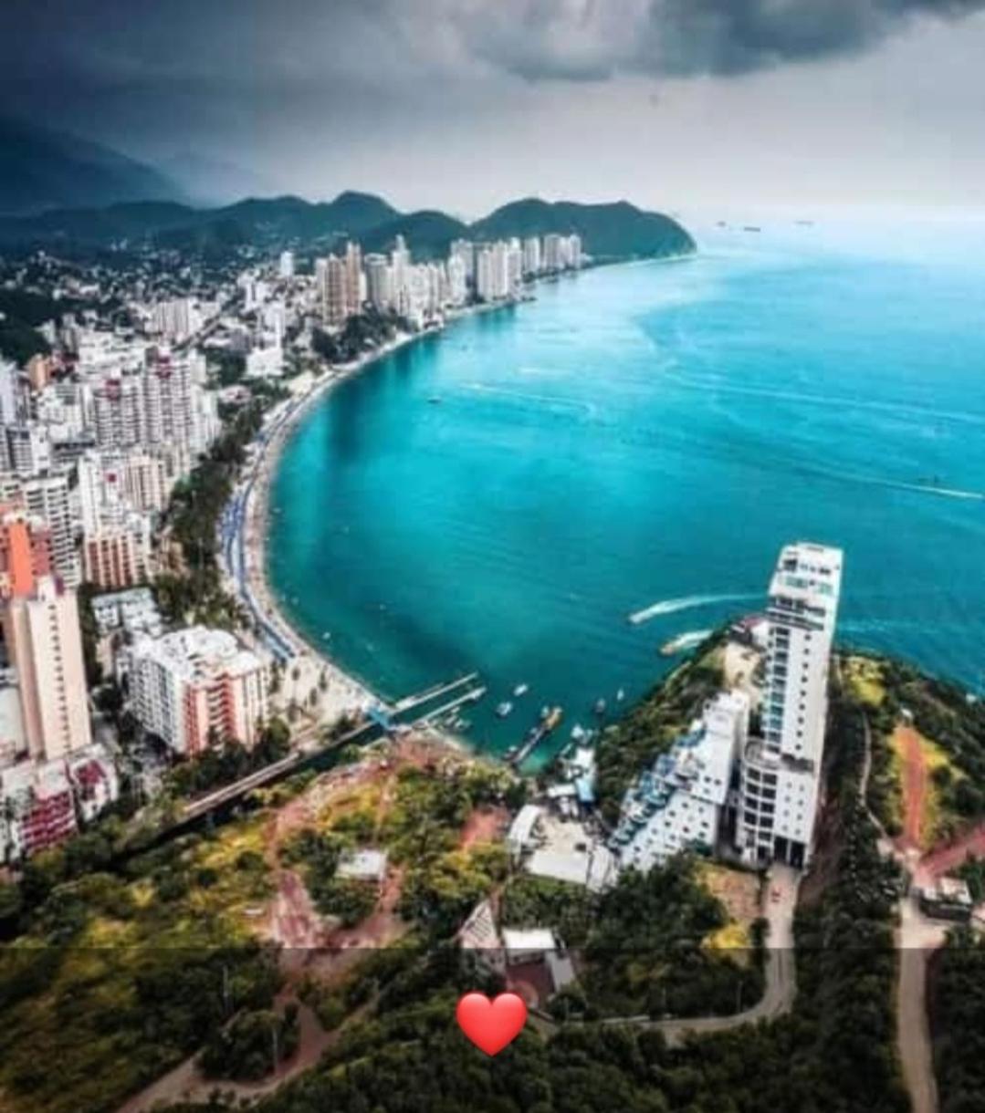 Aptartamentos Temáticos con balcón panorámico frente a la Playa