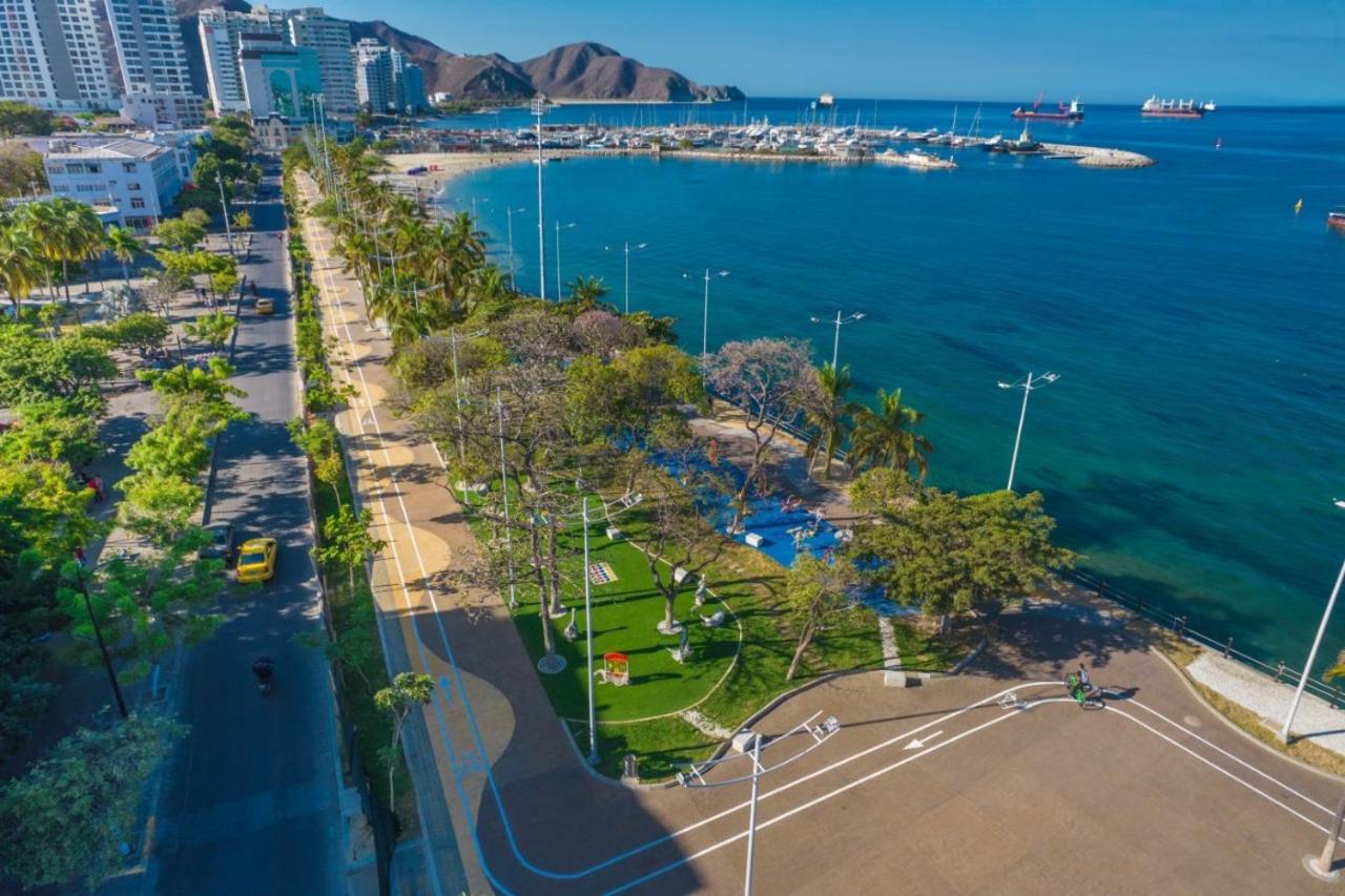 Aptartamentos Temáticos con balcón panorámico frente a la Playa