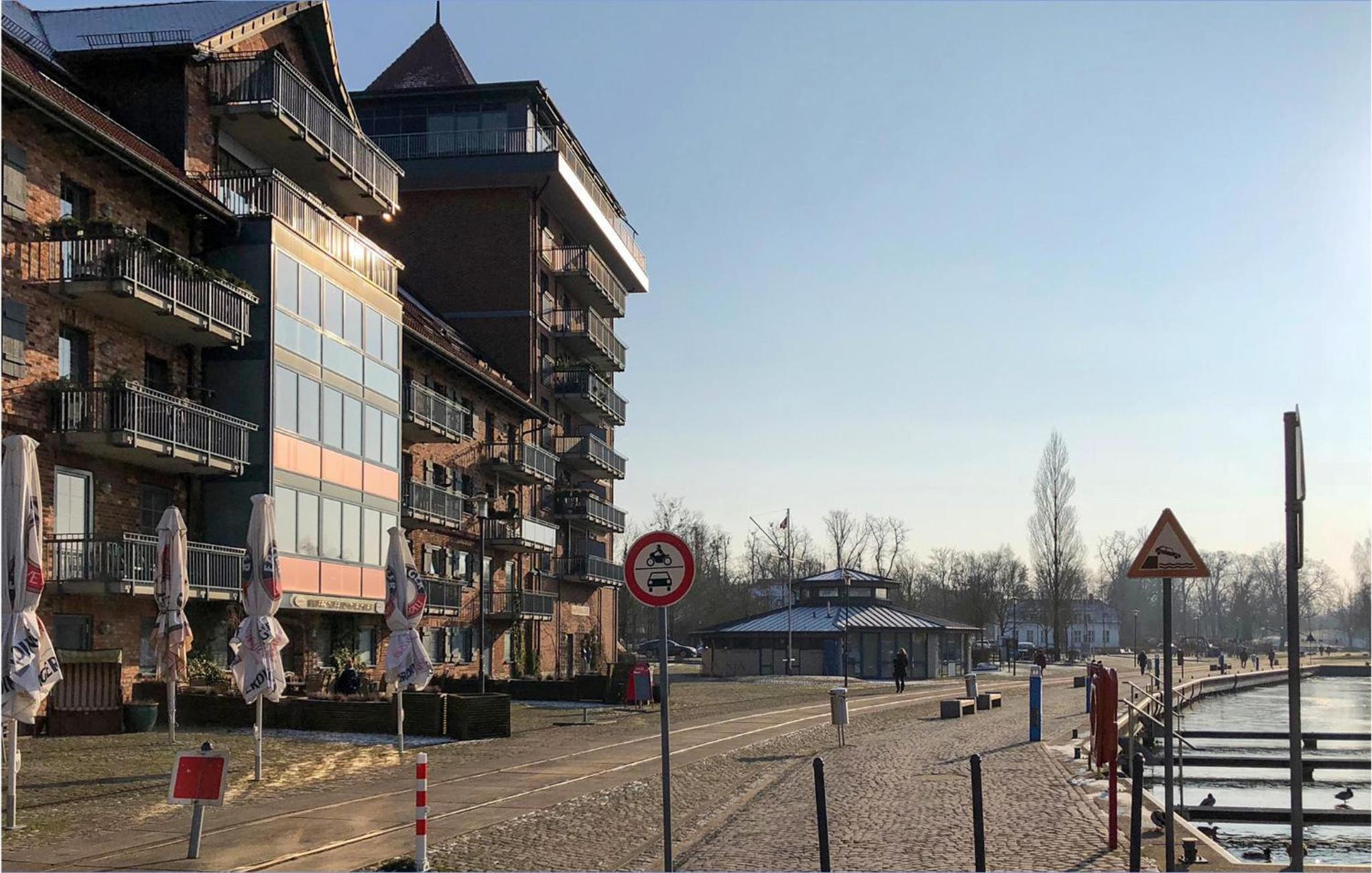 Cozy Ship In Neuruppin With House Sea View