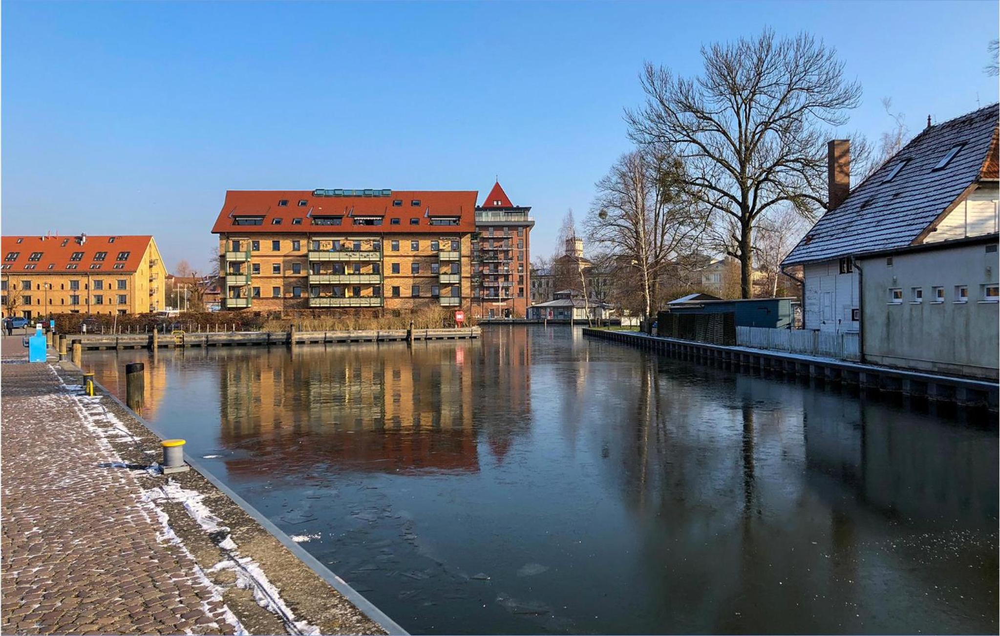 Cozy Ship In Neuruppin With House Sea View