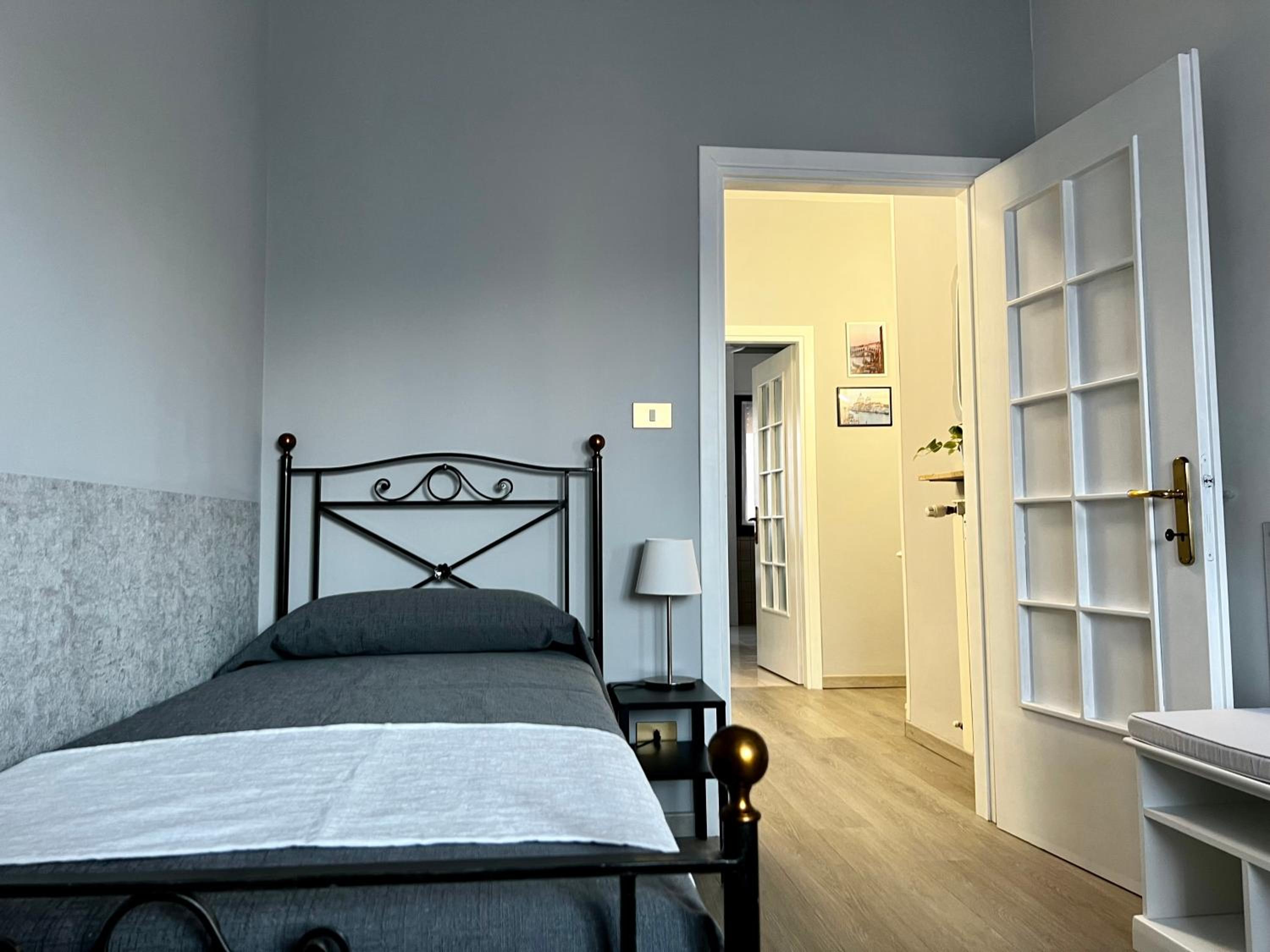 Interno1 en Mestre — hotel room