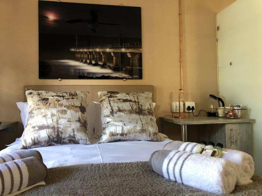 The Bachelor Private Guest Room, Fernglen, photo 2 of 12