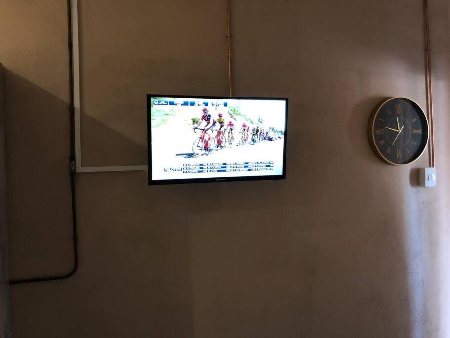 The Bachelor Private Guest Room, Fernglen, photo 3 of 12