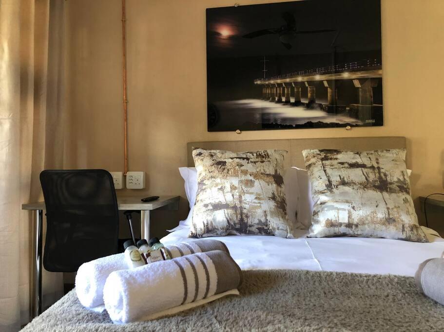 The Bachelor Private Guest Room, Fernglen, photo 5 of 12