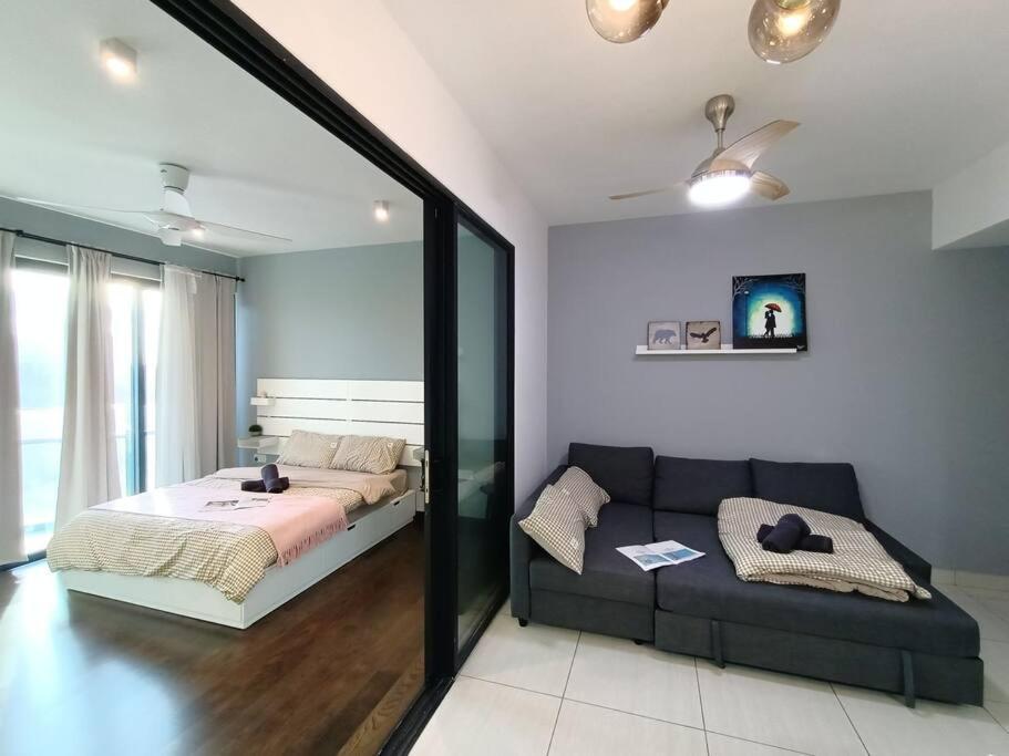 Almas Suites Sofa Bed 4pax Netflix By STAY view 3