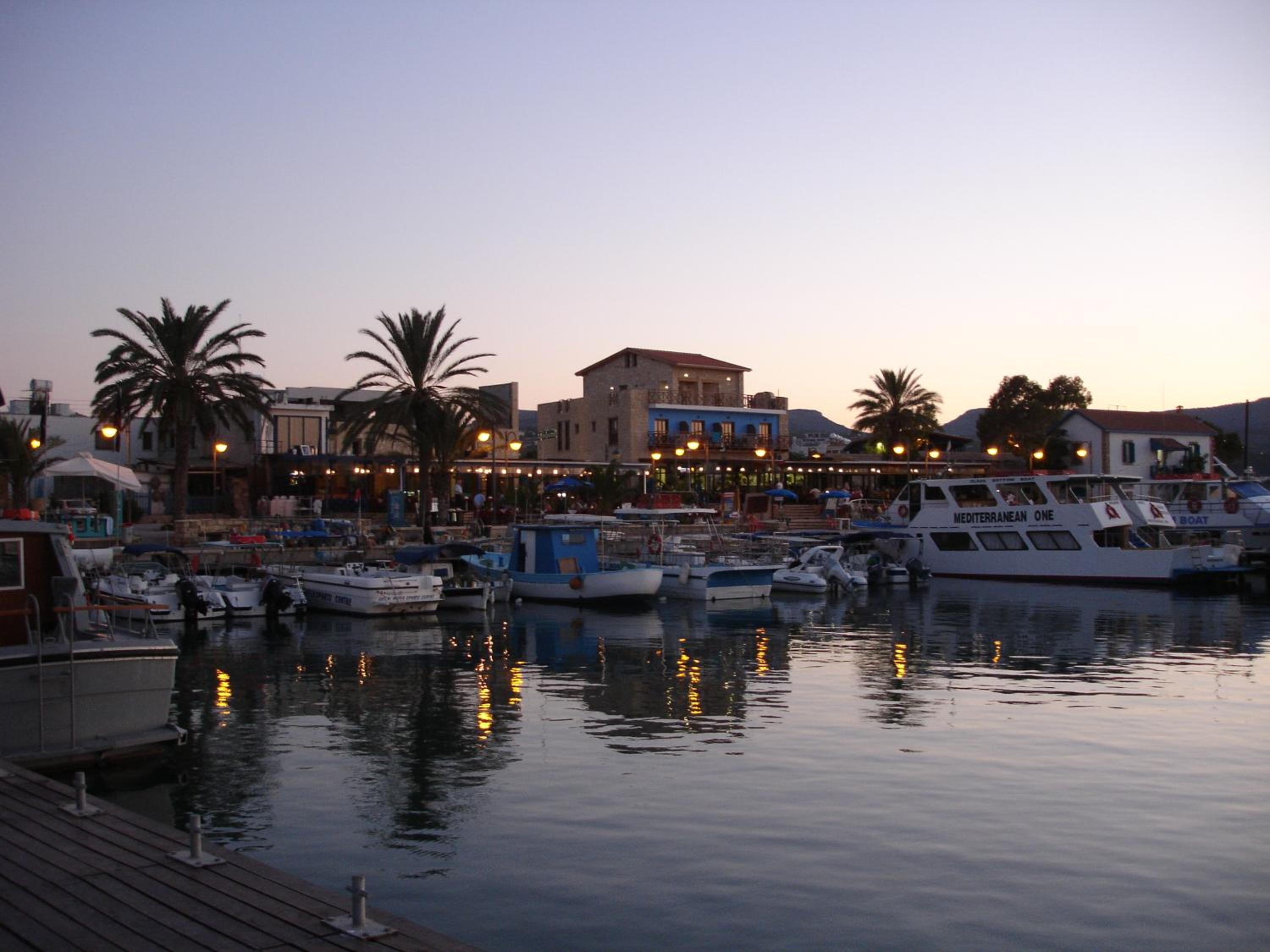 Blue Pearl holiday apartments with pool in kato paphos