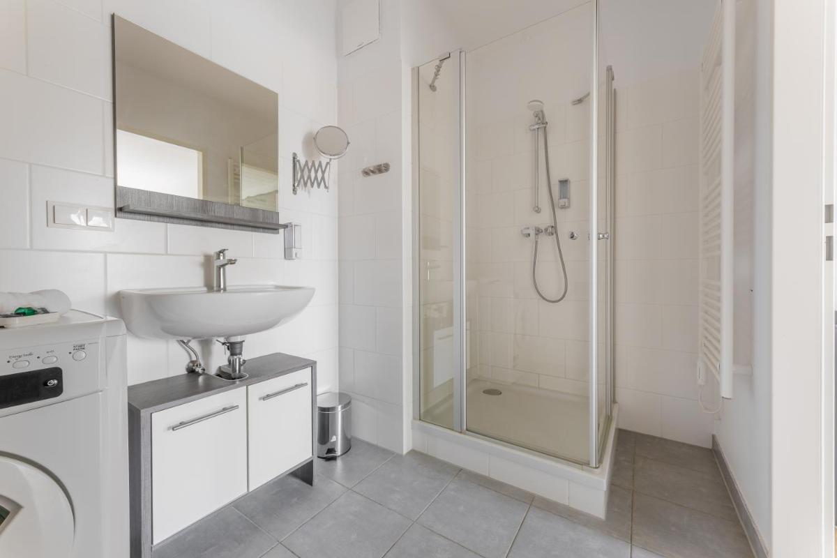 Vienna City and SPA - Modern Apartments next to Therme Wien & 15 Minutes to the City Center