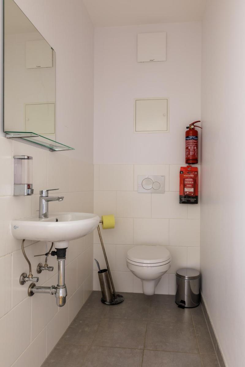 Vienna City and SPA - Modern Apartments next to Therme Wien & 15 Minutes to the City Center