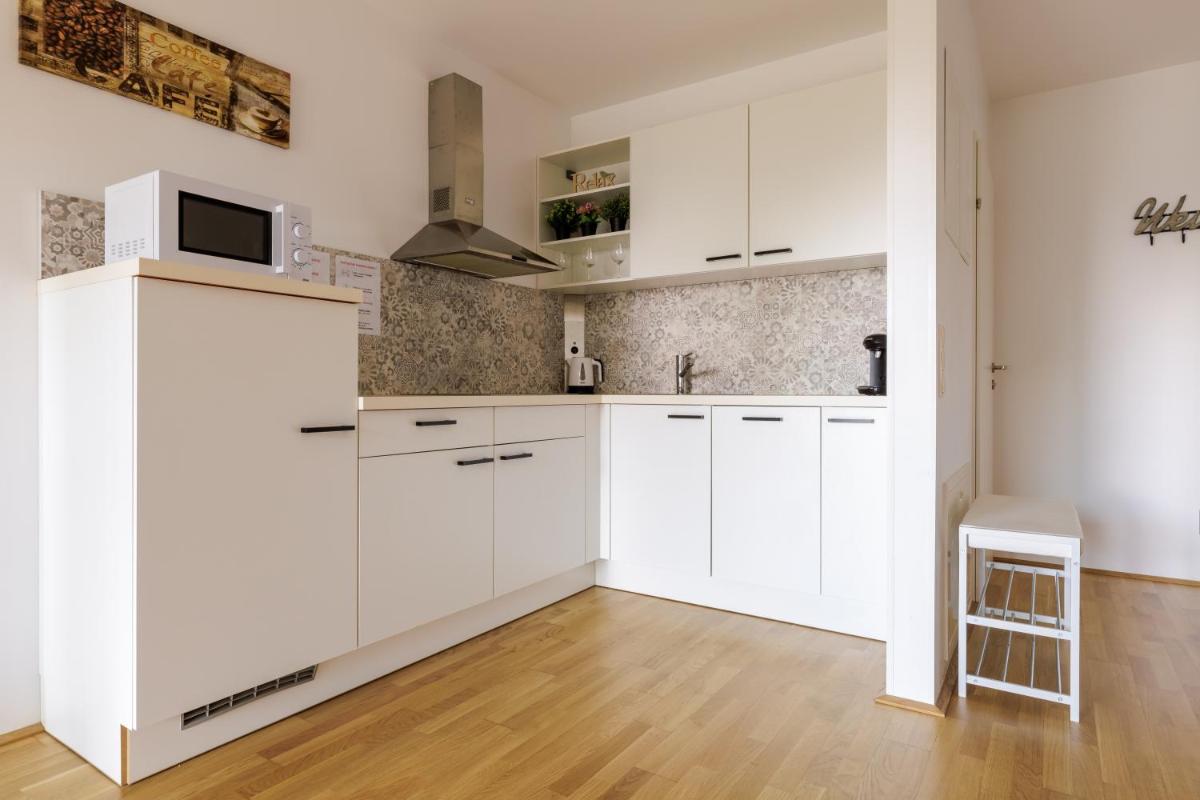Vienna City and SPA - Modern Apartments next to Therme Wien & 15 Minutes to the City Center