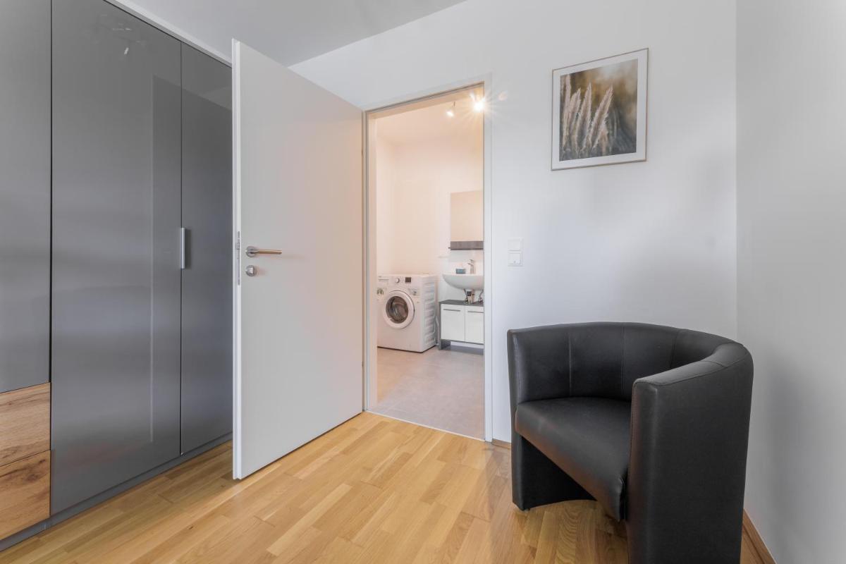 Vienna City and SPA - Modern Apartments next to Therme Wien & 15 Minutes to the City Center