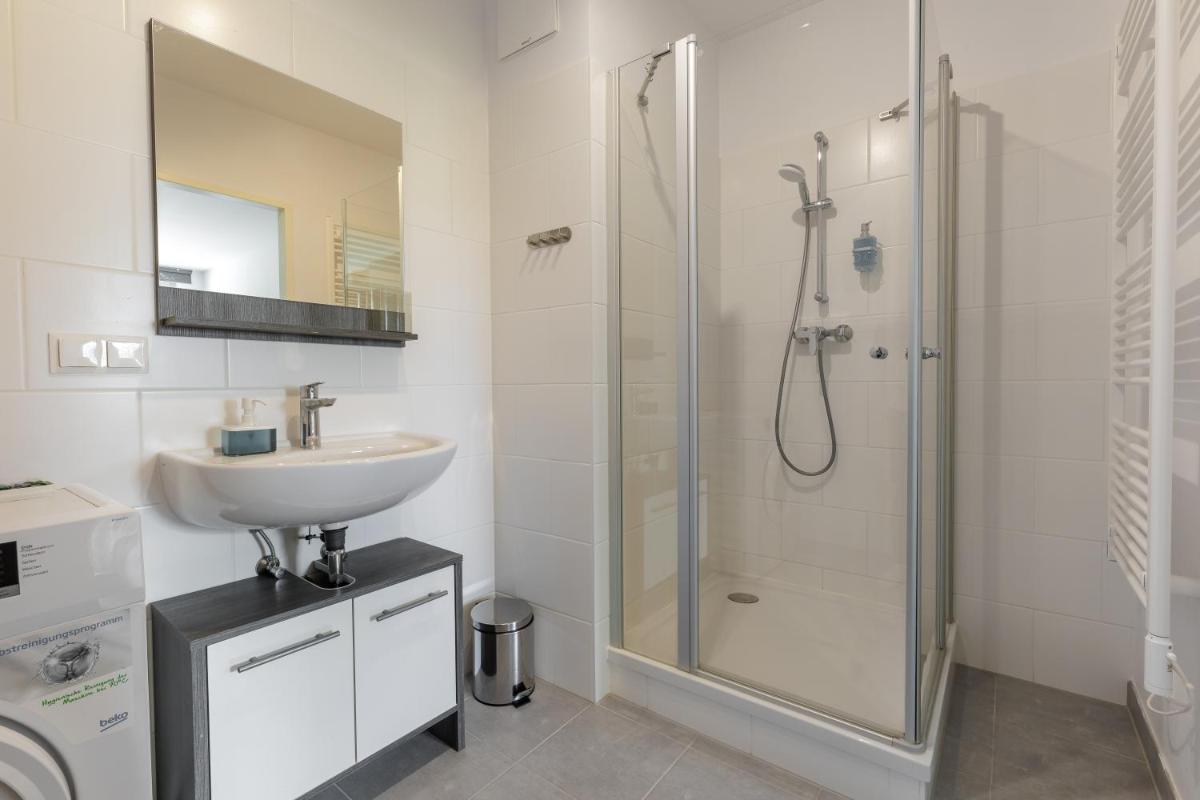 Vienna City and SPA - Modern Apartments next to Therme Wien & 15 Minutes to the City Center