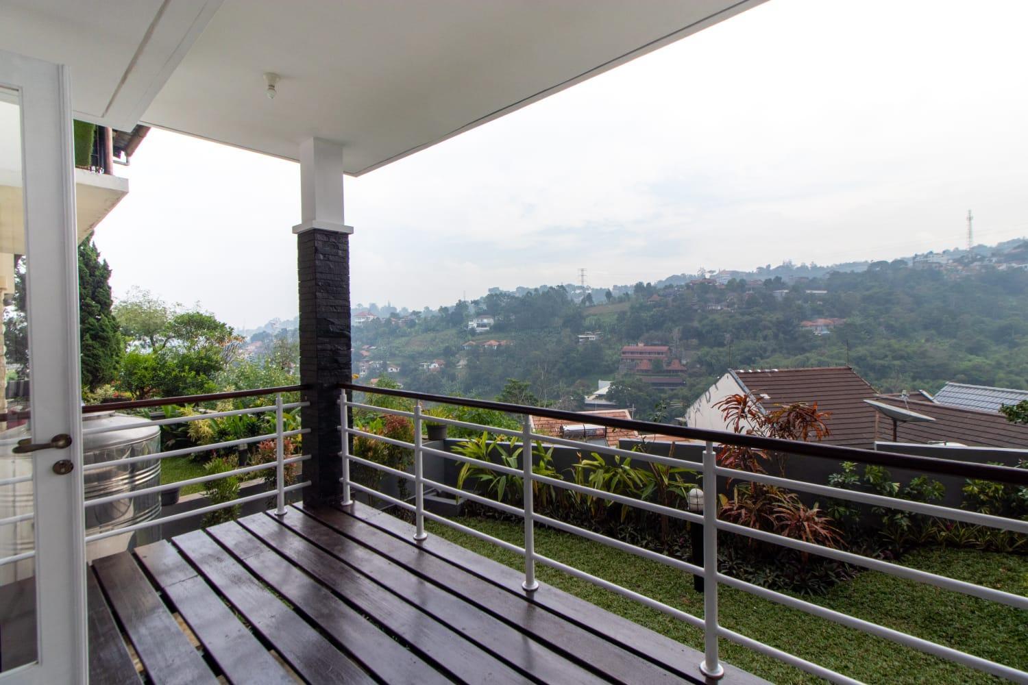 VILLA KELUARGA Syariah Resor Dago Pakar Bandung - View Bukit
