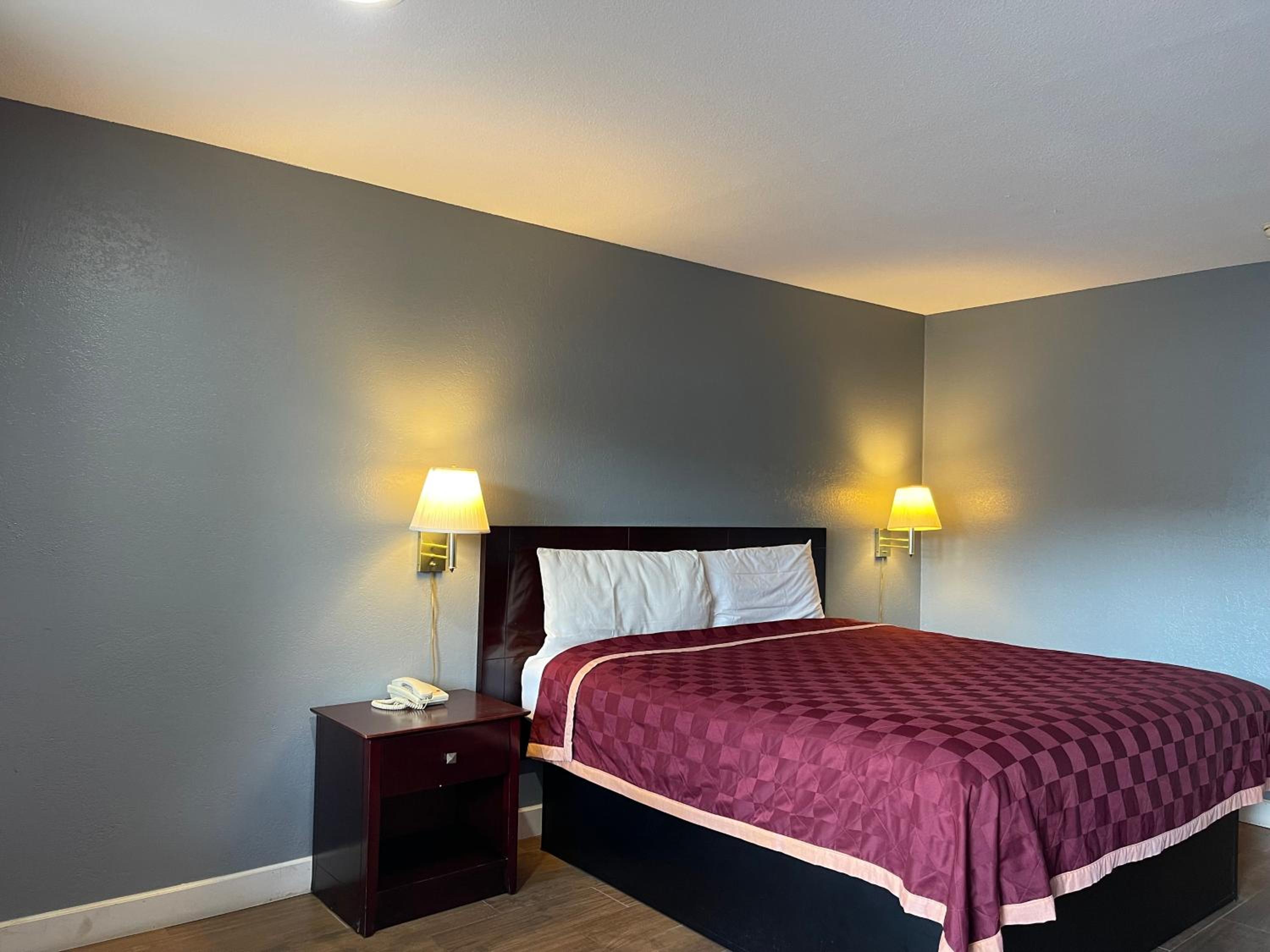 Longview Vacations - Majestic Inn - Property Image 12