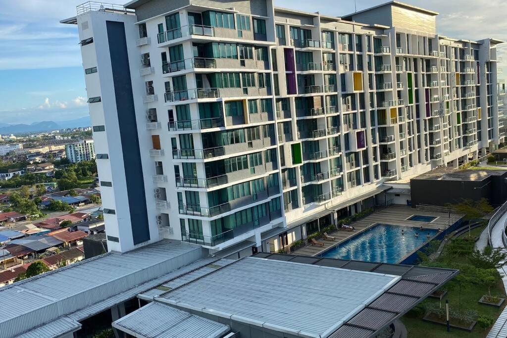 #1.3 Cozy 7Pax Large Beds 2B1R Vivacity Kuching Jazz Suites photo 3