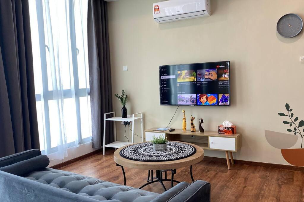 #1.3 Cozy 7Pax Large Beds 2B1R Vivacity Kuching Jazz Suites photo 1