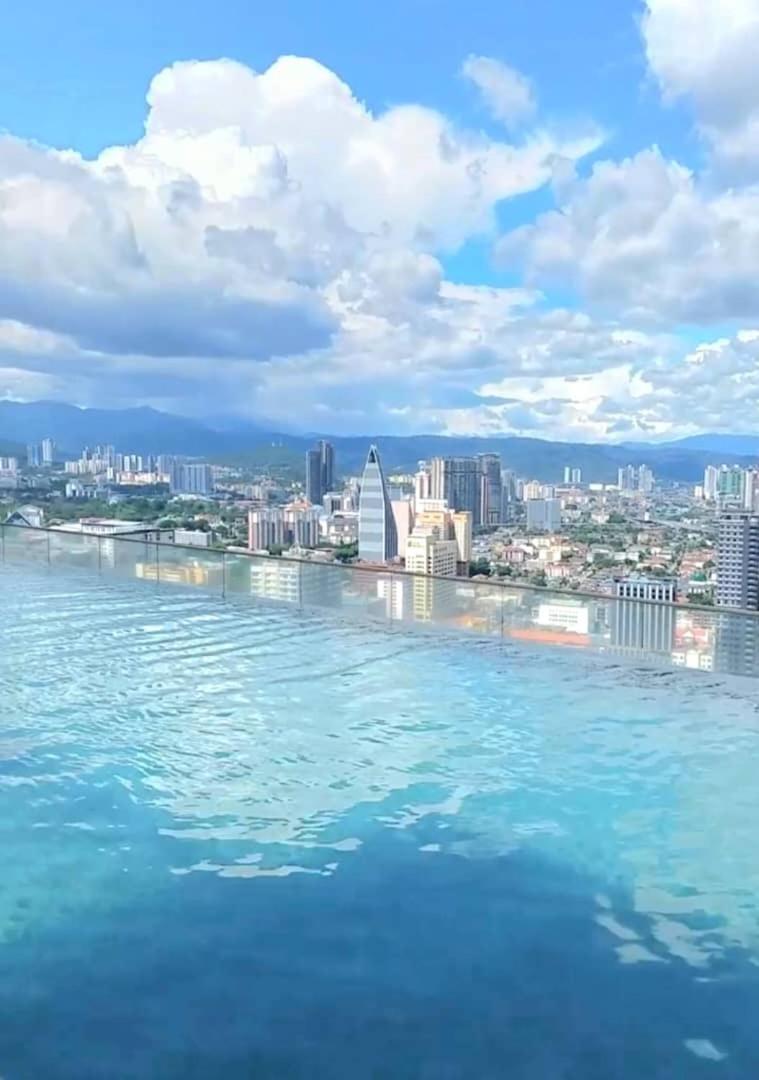 Regalia Suites KLCC View Rooftop Infinity Pool by SHI