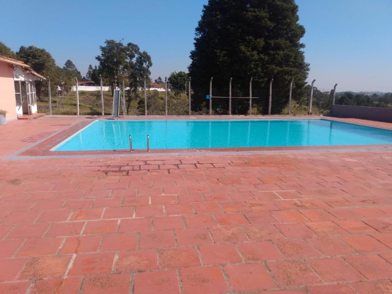 Lazer Campo Piscina 07 qts 4wc km.68 C.Branco