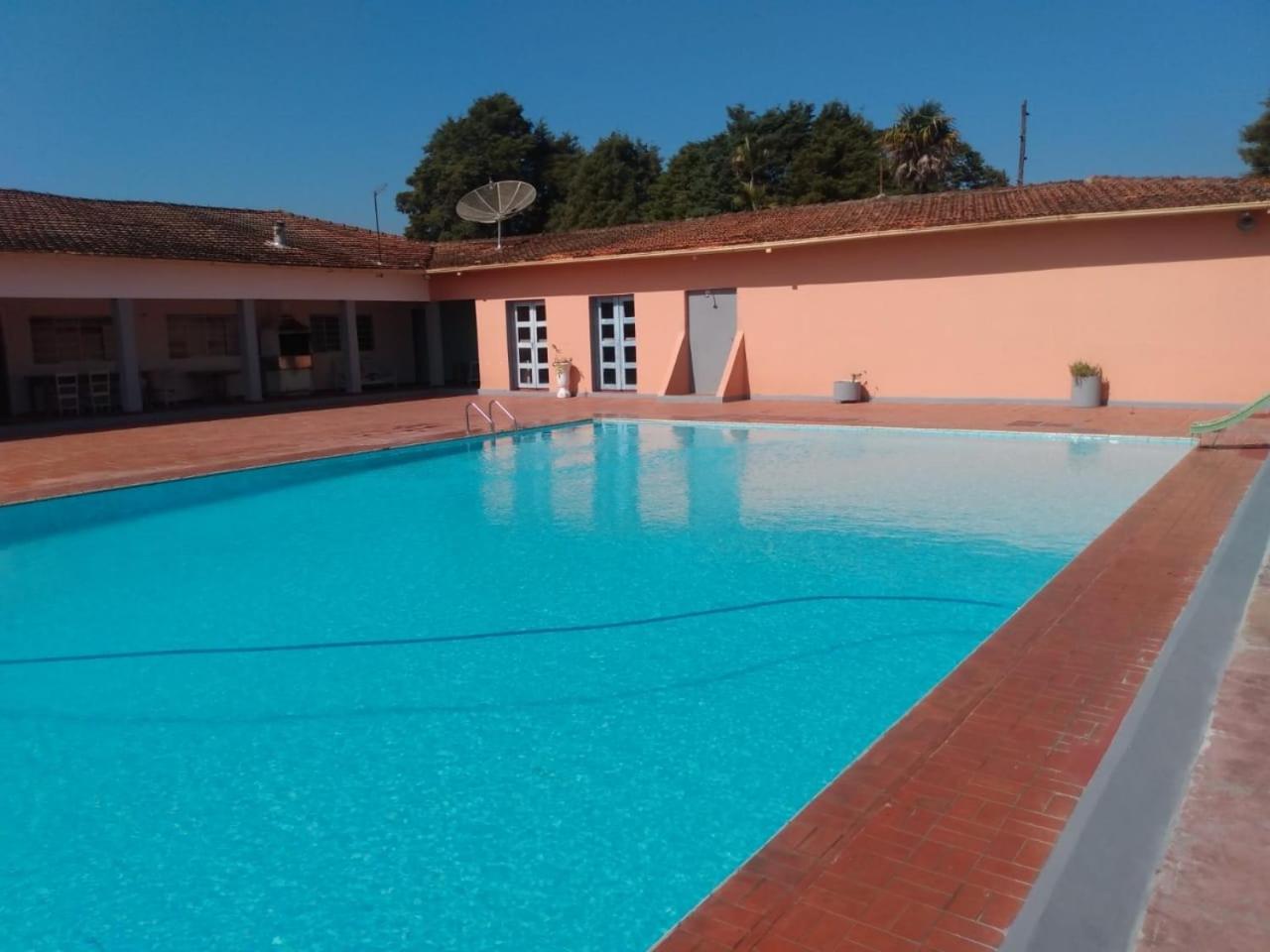 Lazer Campo Piscina 07 qts 4wc km.68 C.Branco