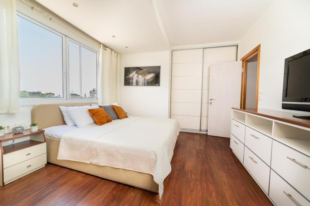 Art Apartment In Mamila - Art & View