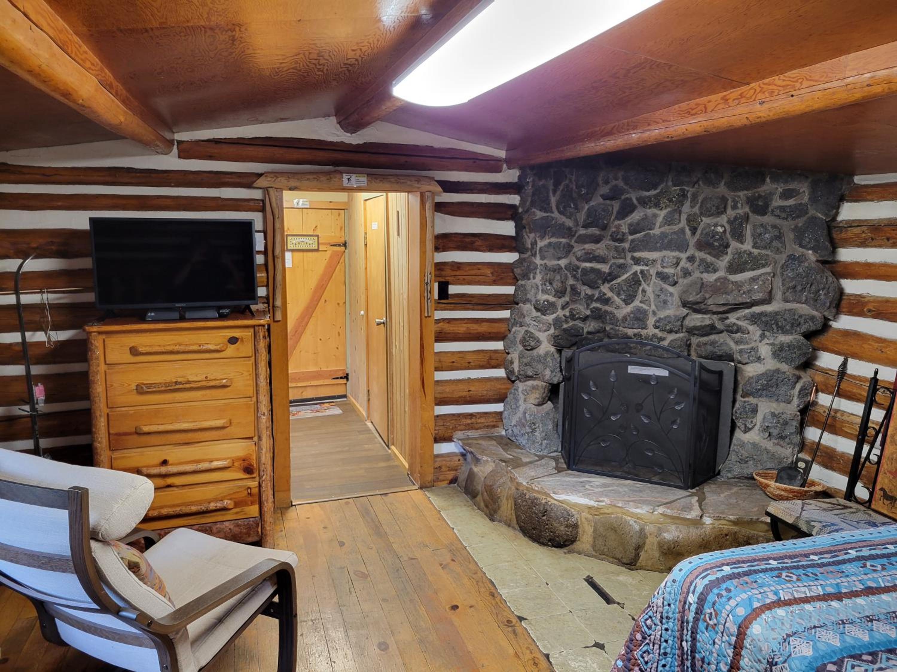 Chinook Cabins & RV Park