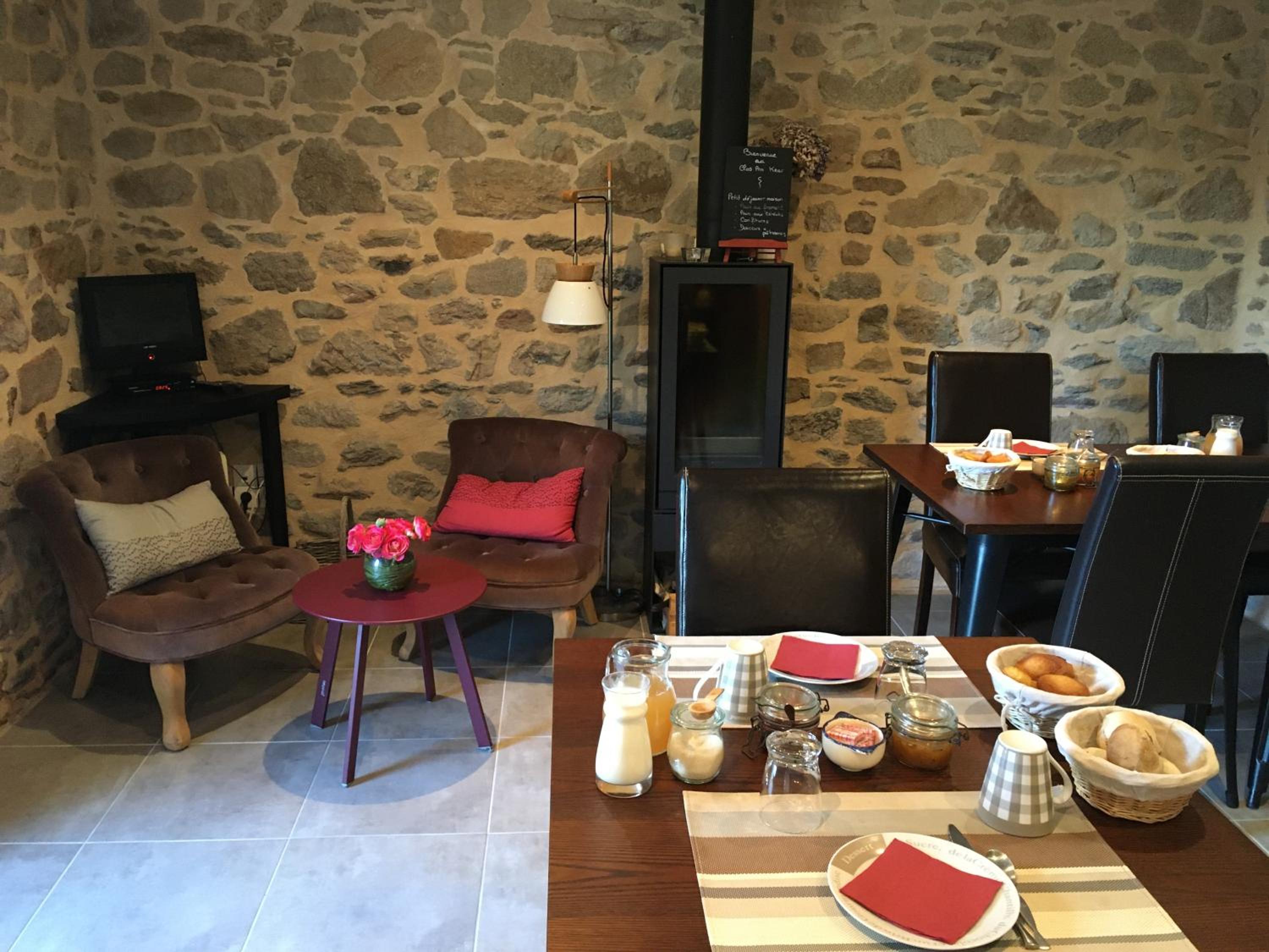 Le Clos Pen Kear view 3