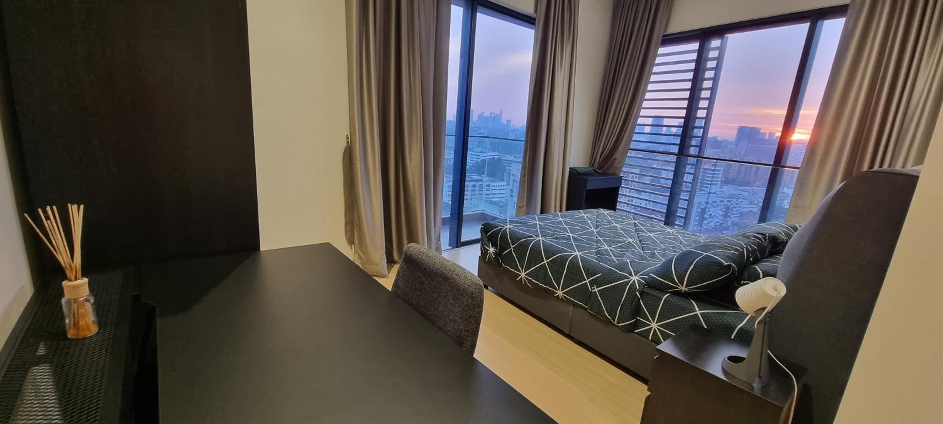 Continew Residence by Mikey - Premium Unit