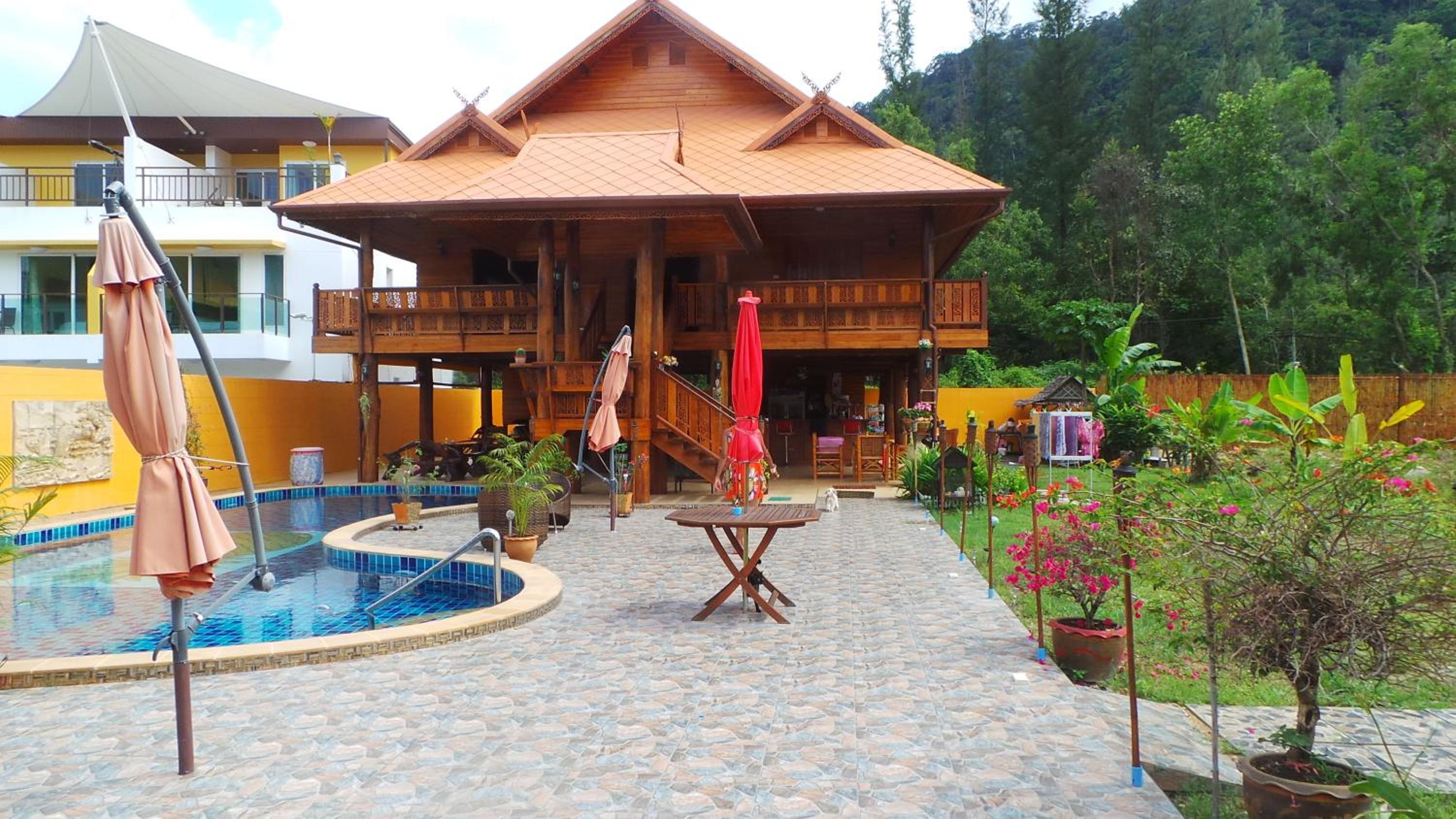 Golden Teak Resort Baan Sapparot