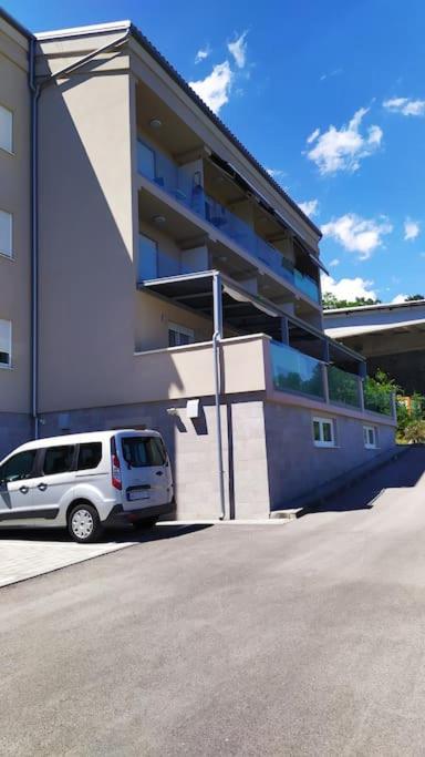Urban studio with its own parking space view 5