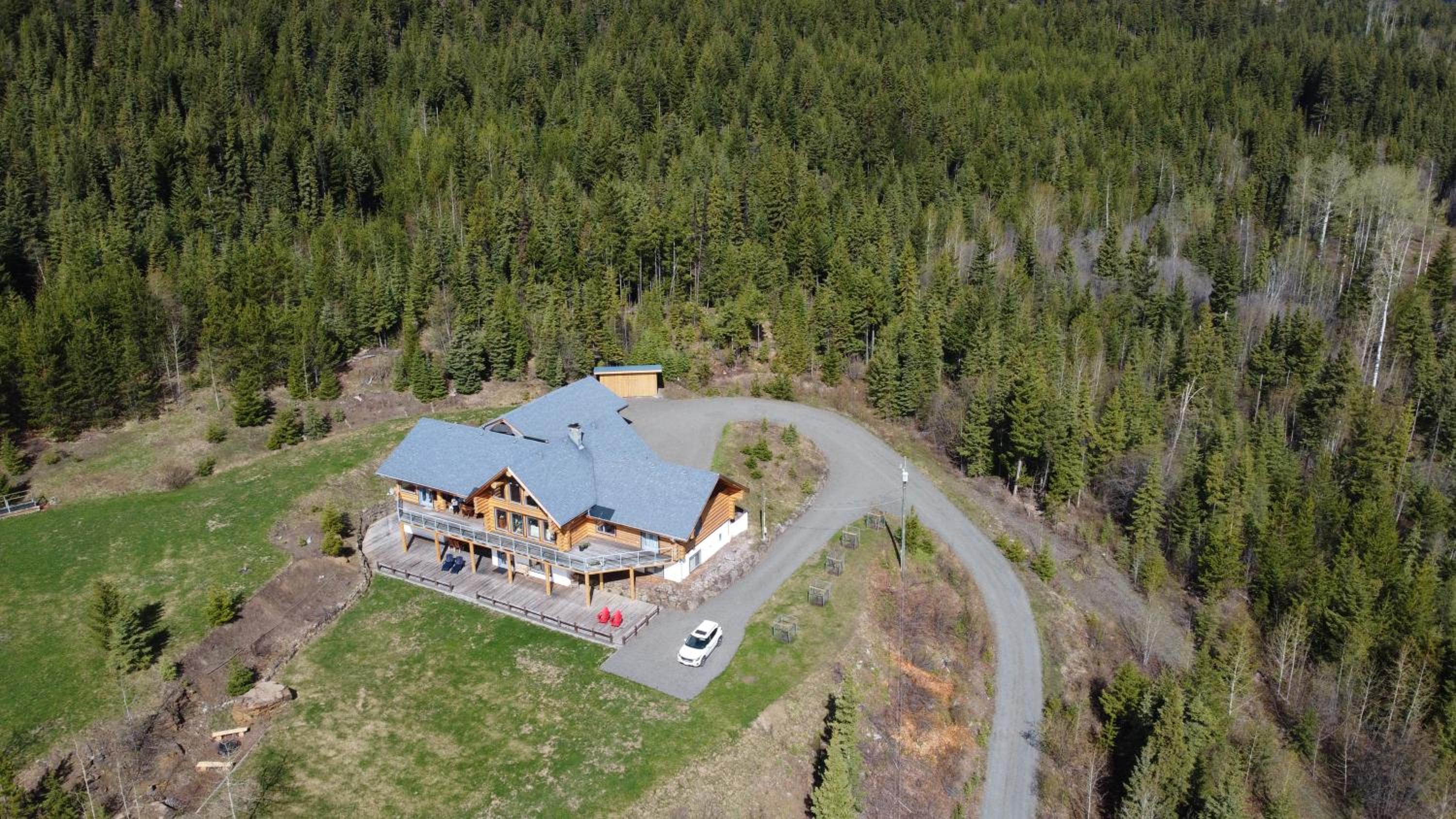 Little Black Bear Lodge/B&B