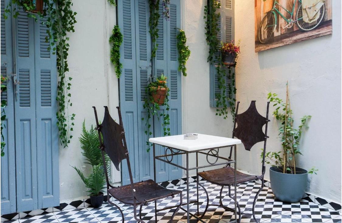 Athenian central Studio with Garden!