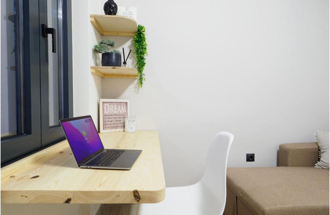 Athenian central Studio with Garden!