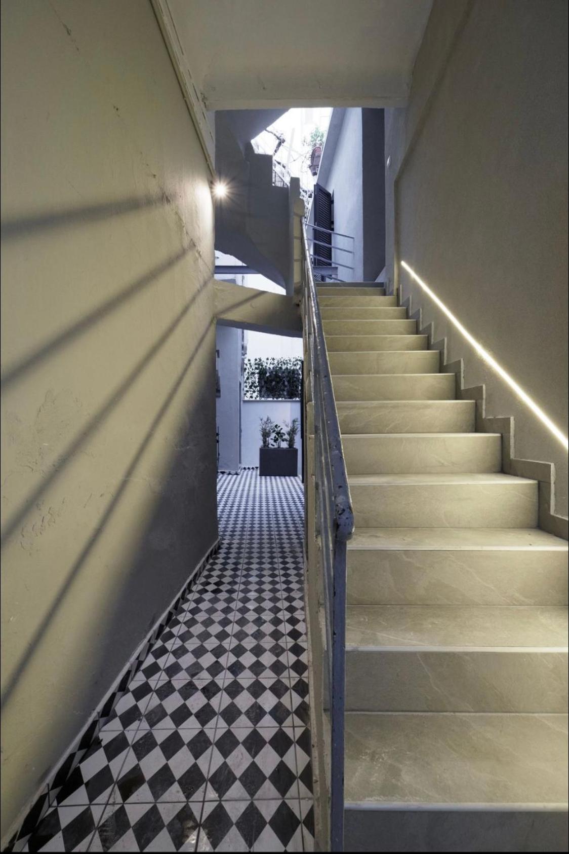 Athenian central Studio with Garden!