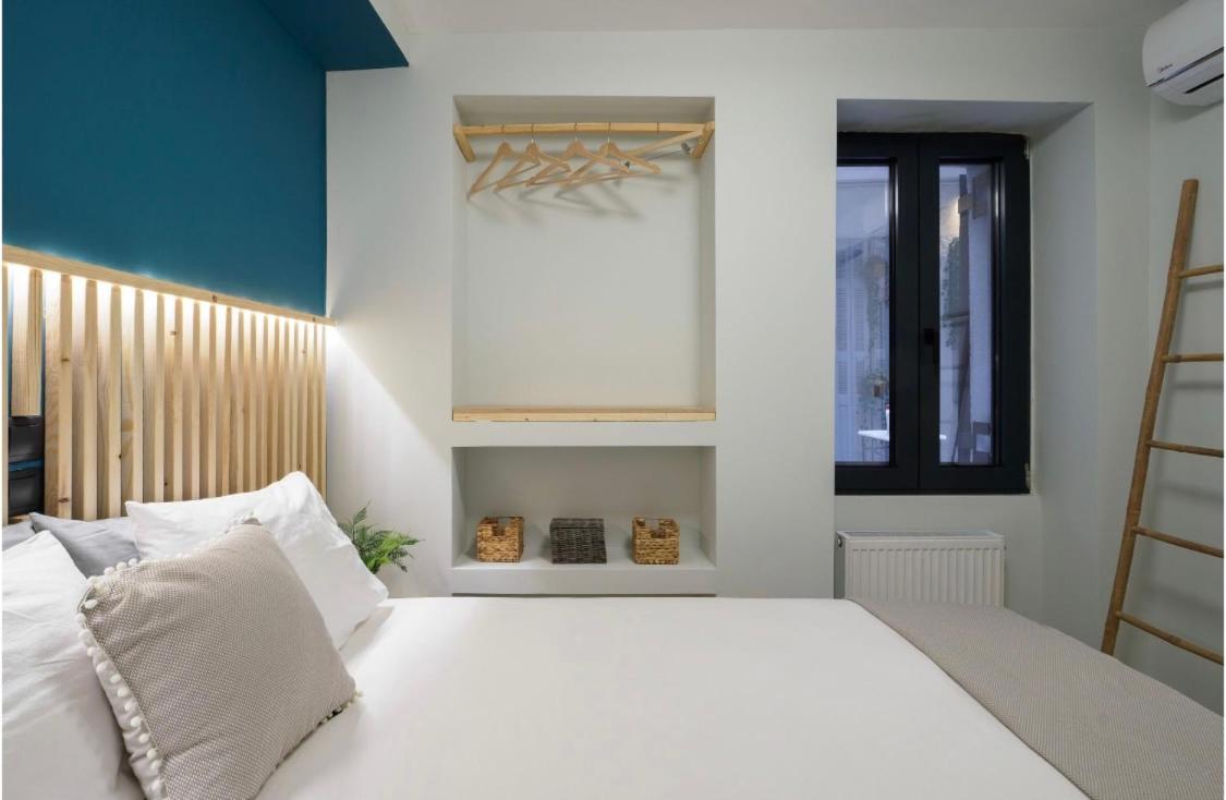 Athenian central Studio with Garden!