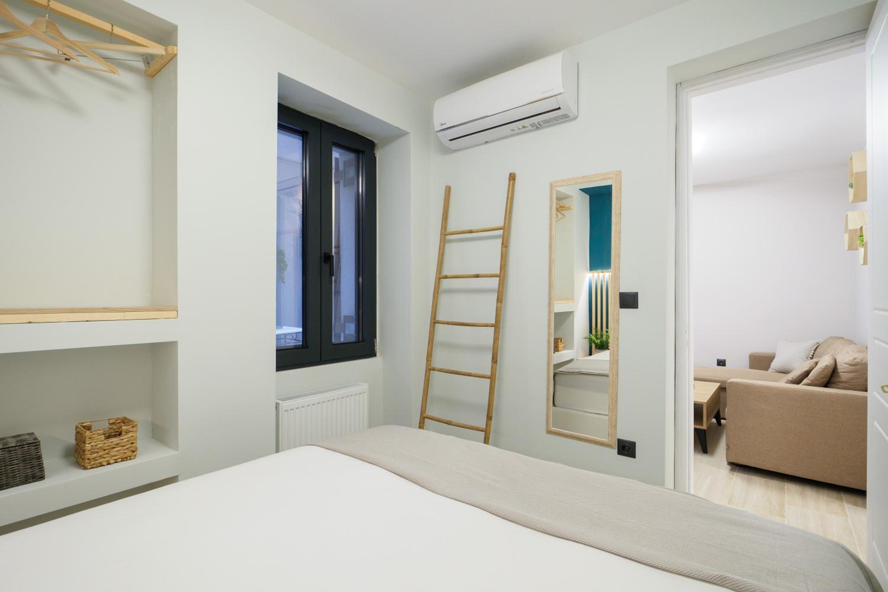 Athenian central Studio with Garden!